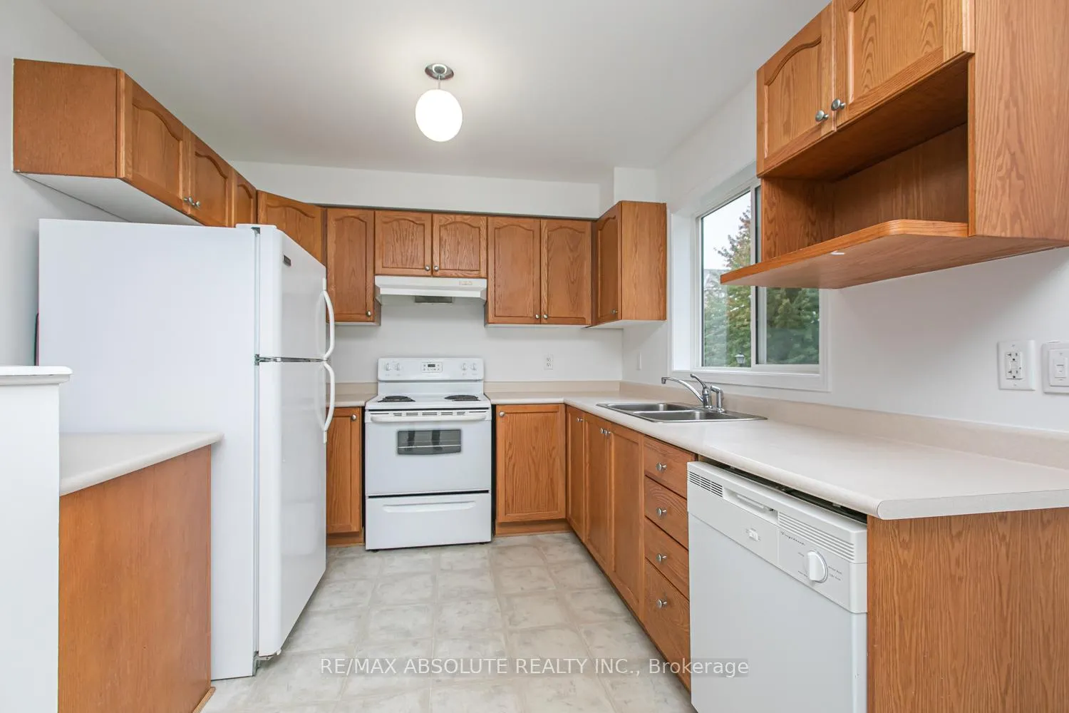 Photo 7 of 250 Gershwin Private, Ottawa, Westcliffe Estates — HOMEH
