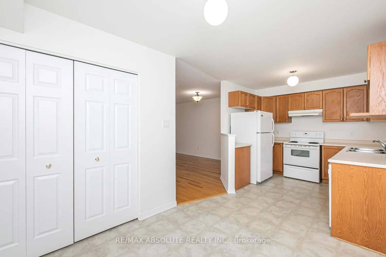 Photo 11 of 250 Gershwin Private, Ottawa, Westcliffe Estates — HOMEH