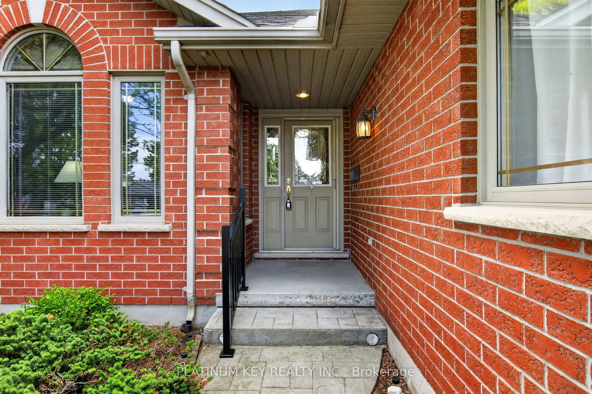 Photo 3 of 441 Drury Lane, Strathroy-Caradoc, NW — HOMEH