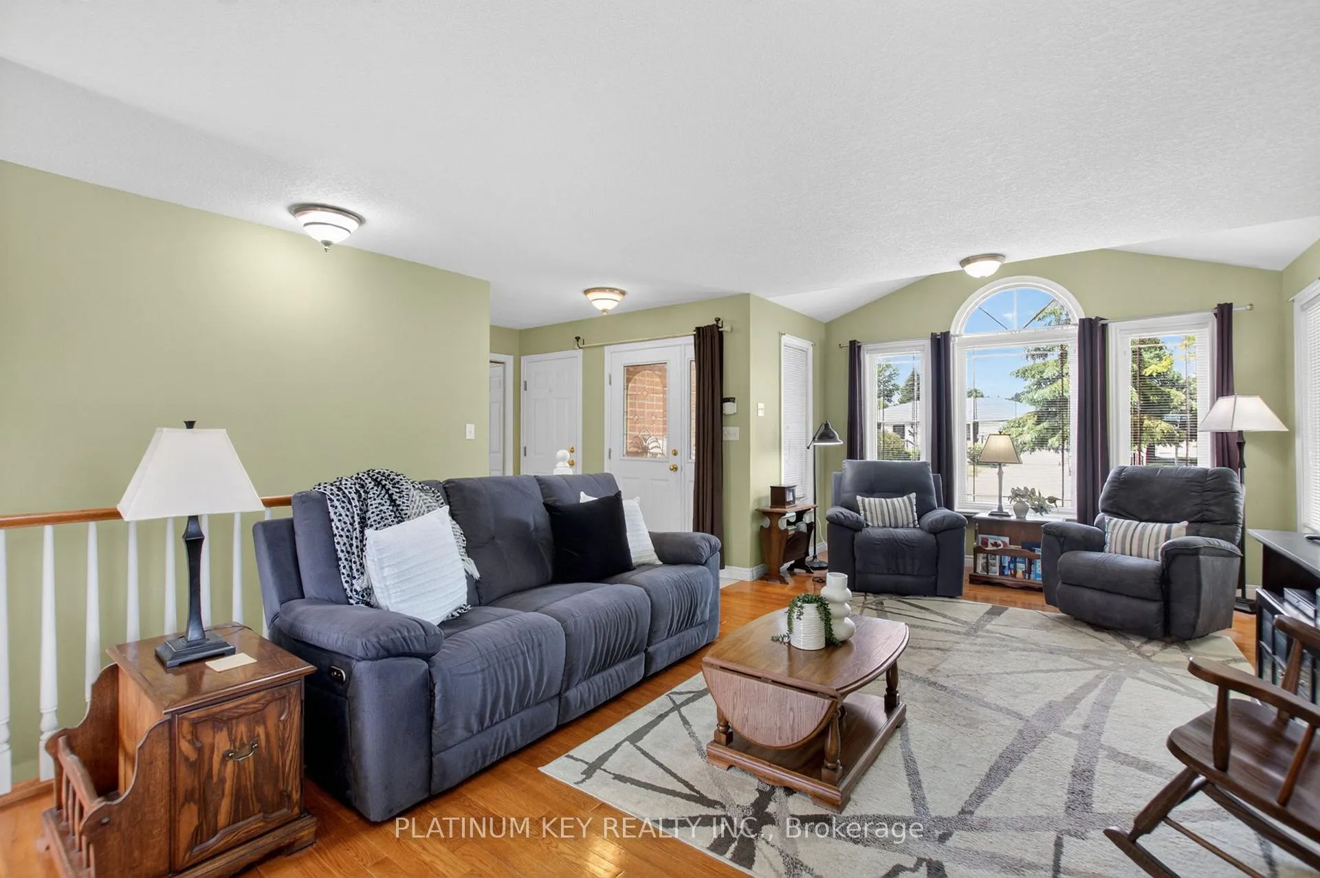 Photo 6 of 441 Drury Lane, Strathroy-Caradoc, NW — HOMEH