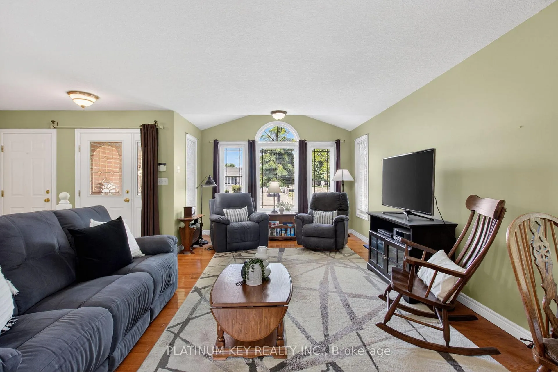 Photo 8 of 441 Drury Lane, Strathroy-Caradoc, NW — HOMEH