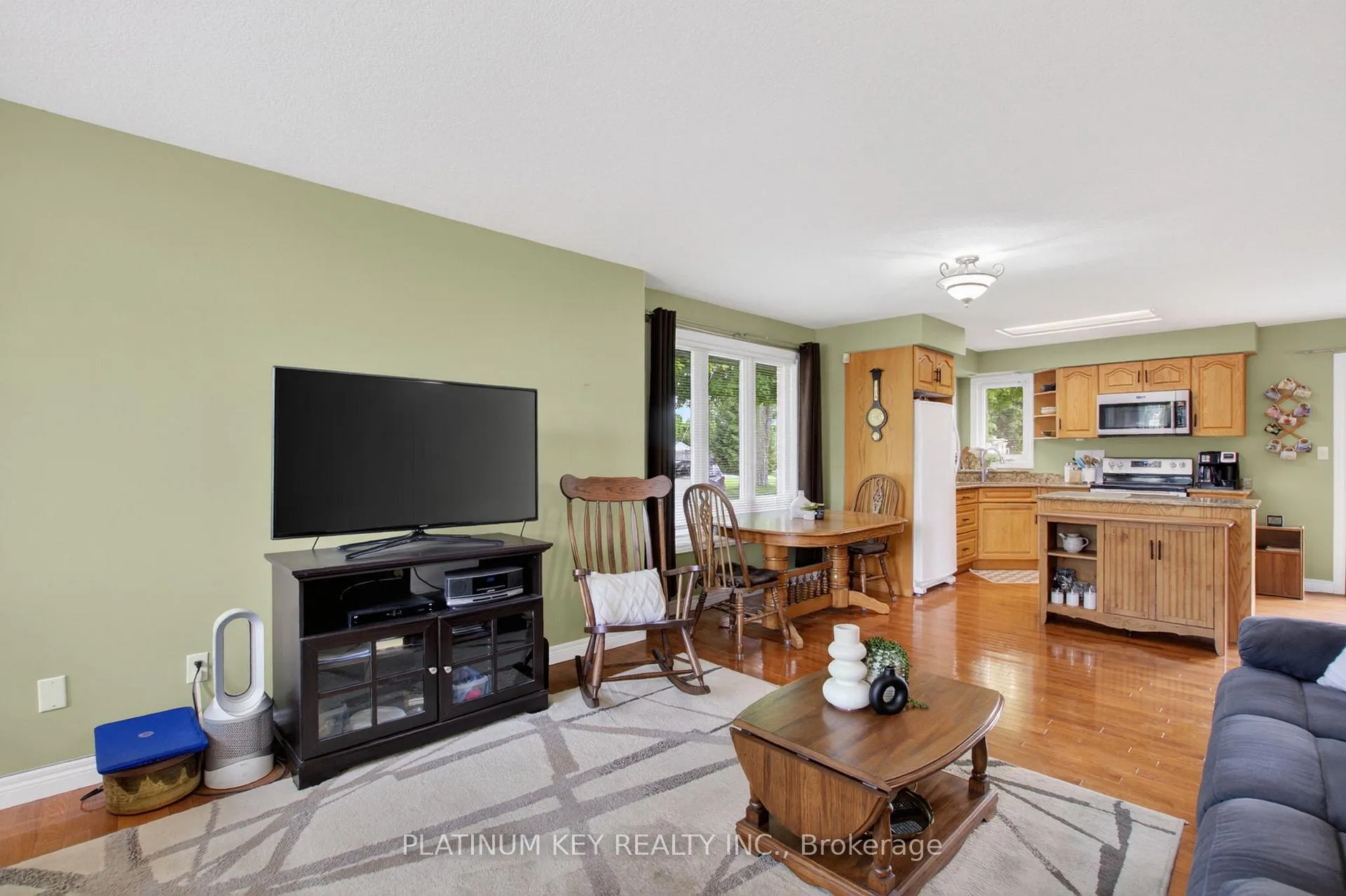 Photo 9 of 441 Drury Lane, Strathroy-Caradoc, NW — HOMEH