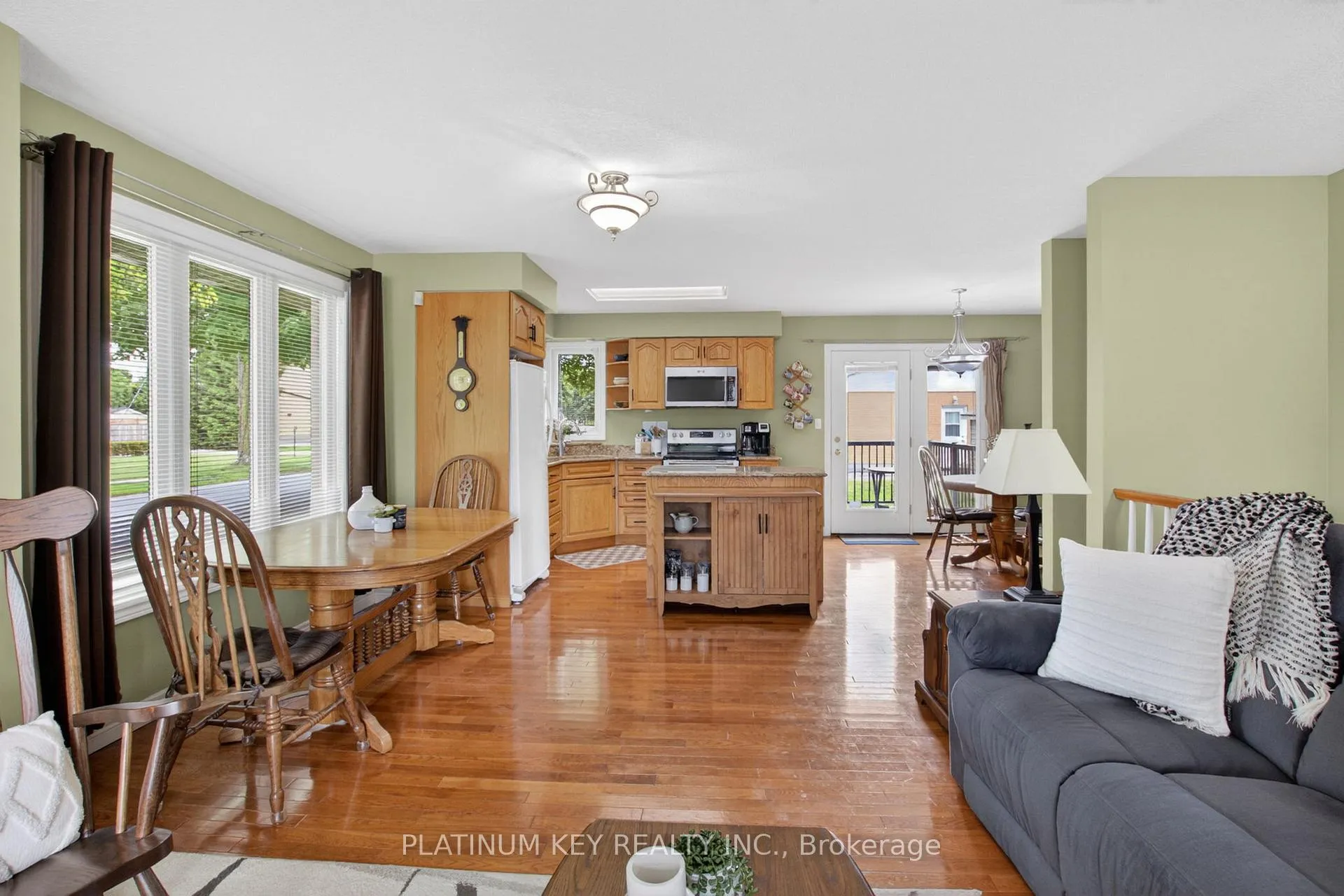 Photo 10 of 441 Drury Lane, Strathroy-Caradoc, NW — HOMEH