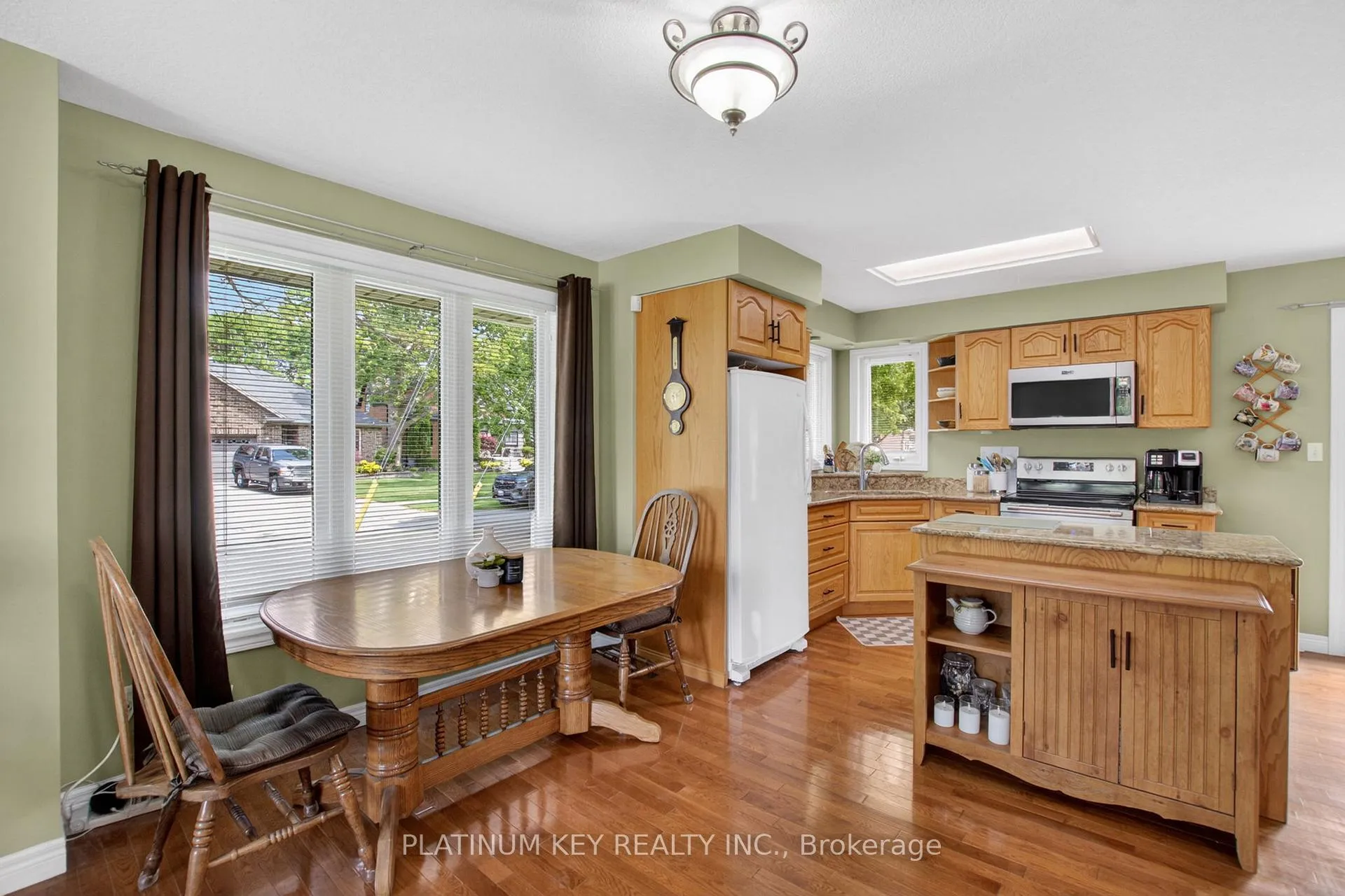 Photo 11 of 441 Drury Lane, Strathroy-Caradoc, NW — HOMEH
