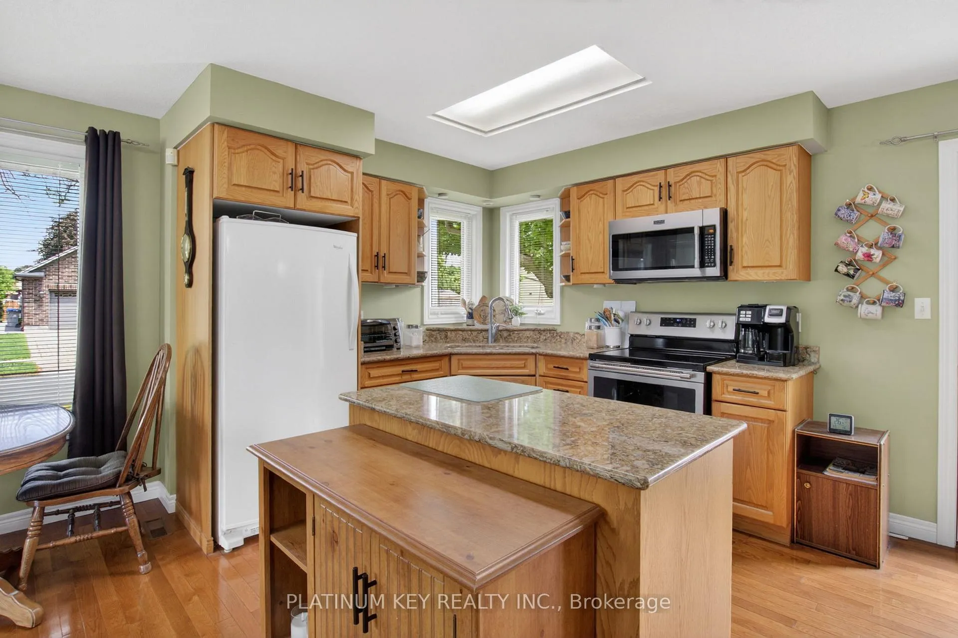 Photo 12 of 441 Drury Lane, Strathroy-Caradoc, NW — HOMEH