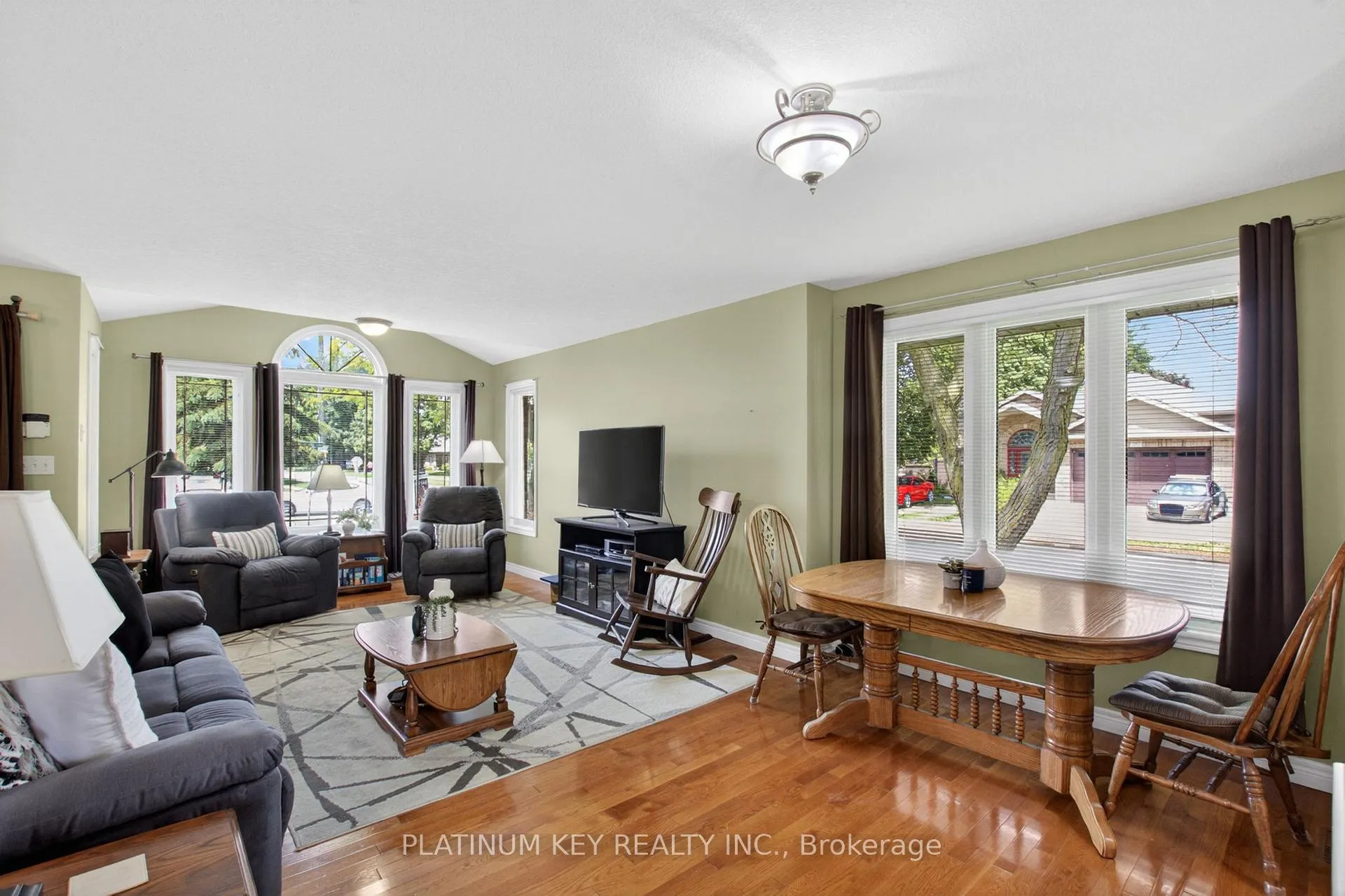 Photo 13 of 441 Drury Lane, Strathroy-Caradoc, NW — HOMEH