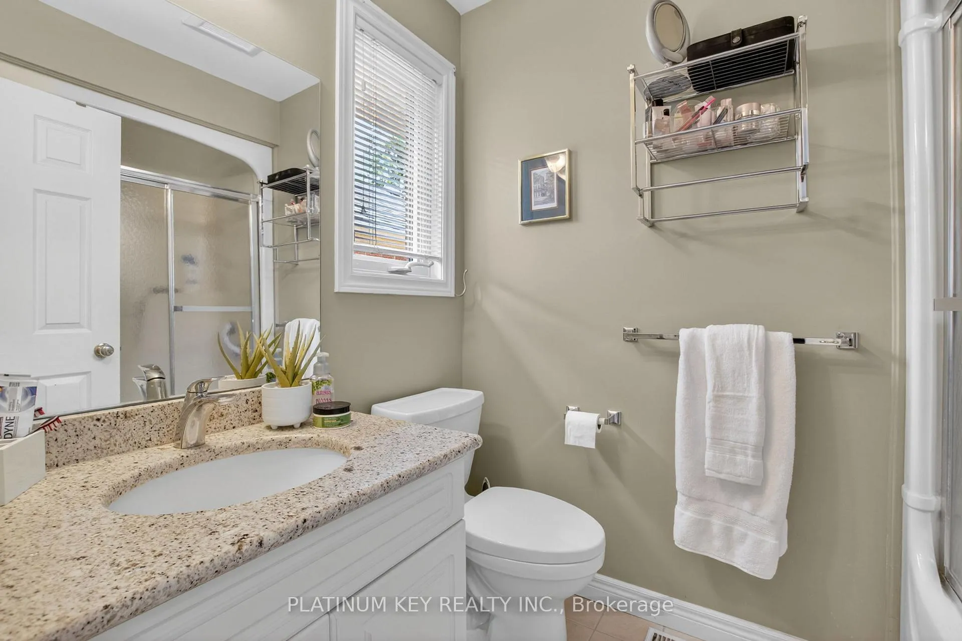 Photo 23 of 441 Drury Lane, Strathroy-Caradoc, NW — HOMEH