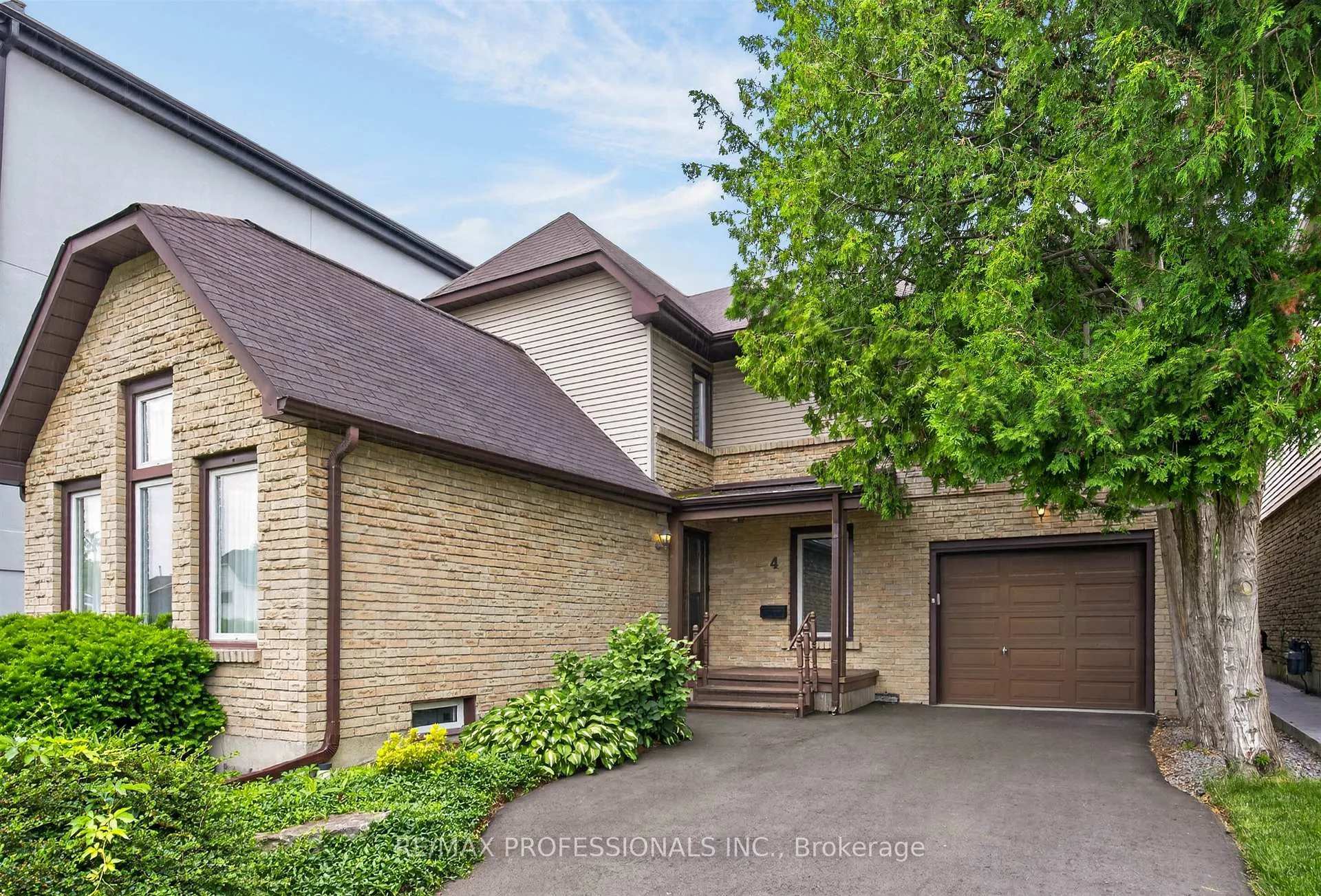 Photo 2 of 4 Bigham Crescent, Etobicoke, Eringate-Centennial-West Deane — HOMEH