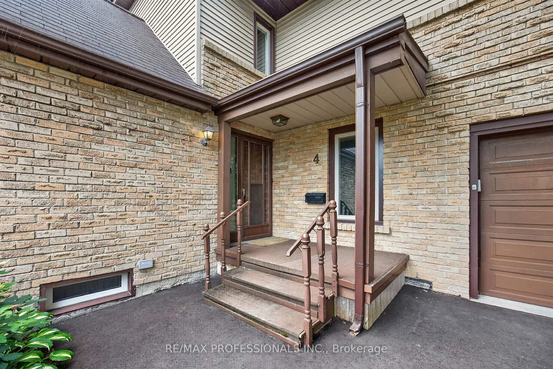 Photo 3 of 4 Bigham Crescent, Etobicoke, Eringate-Centennial-West Deane — HOMEH