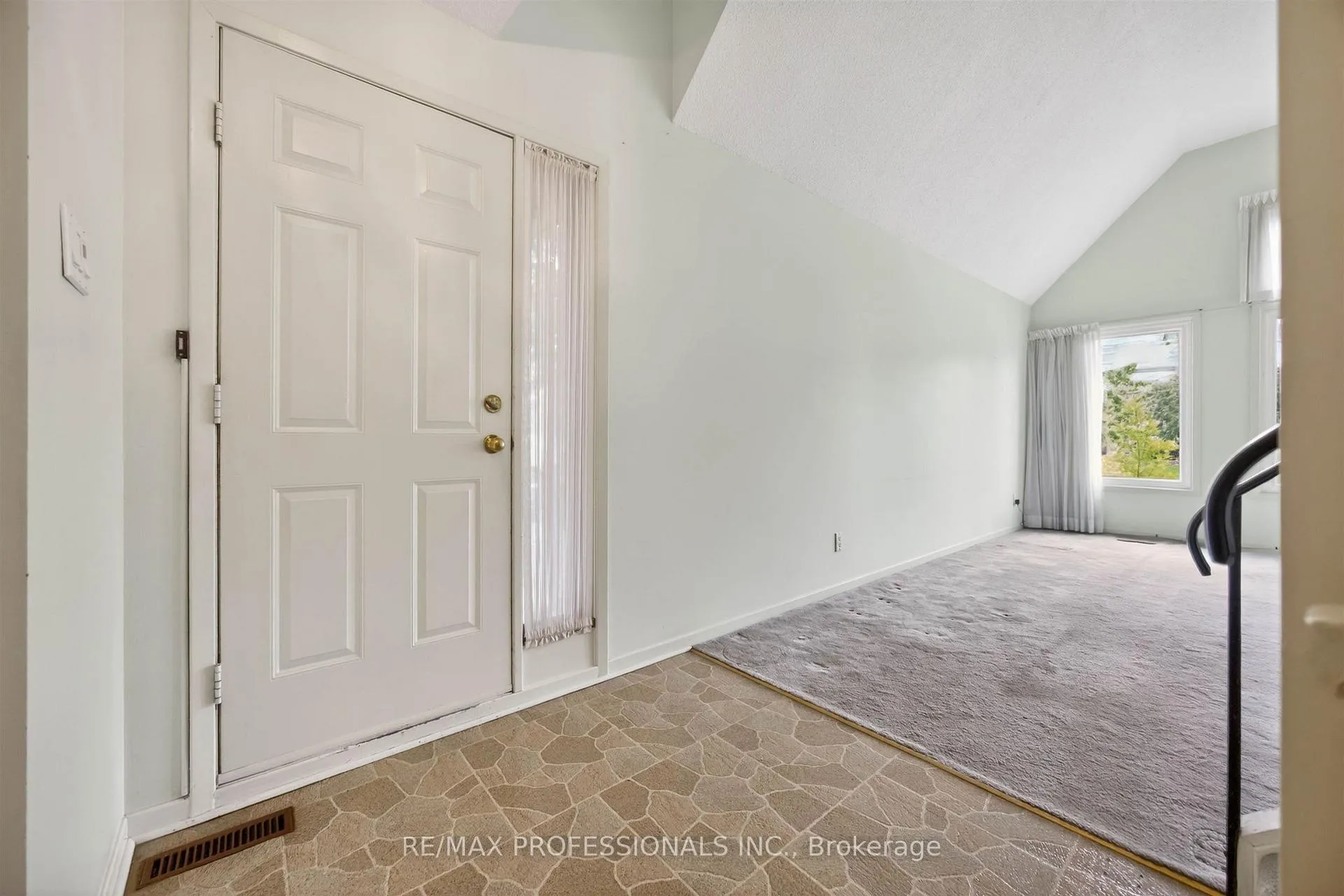 Photo 4 of 4 Bigham Crescent, Etobicoke, Eringate-Centennial-West Deane — HOMEH