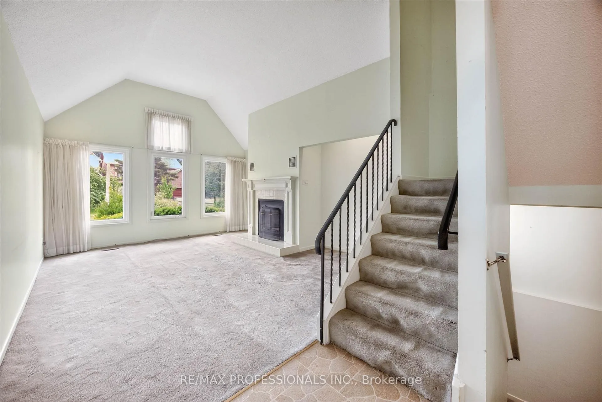 Photo 6 of 4 Bigham Crescent, Etobicoke, Eringate-Centennial-West Deane — HOMEH