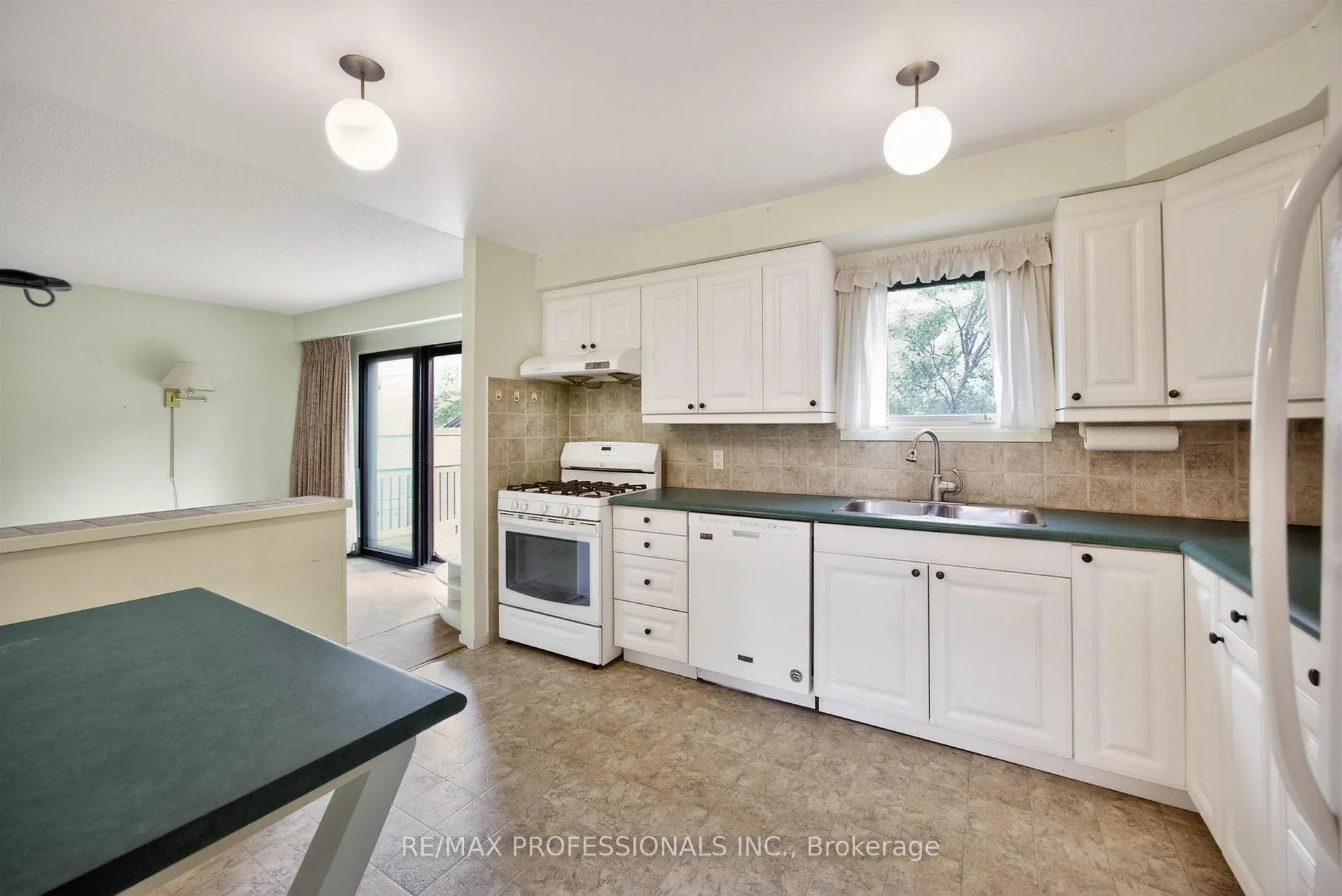 Photo 12 of 4 Bigham Crescent, Etobicoke, Eringate-Centennial-West Deane — HOMEH
