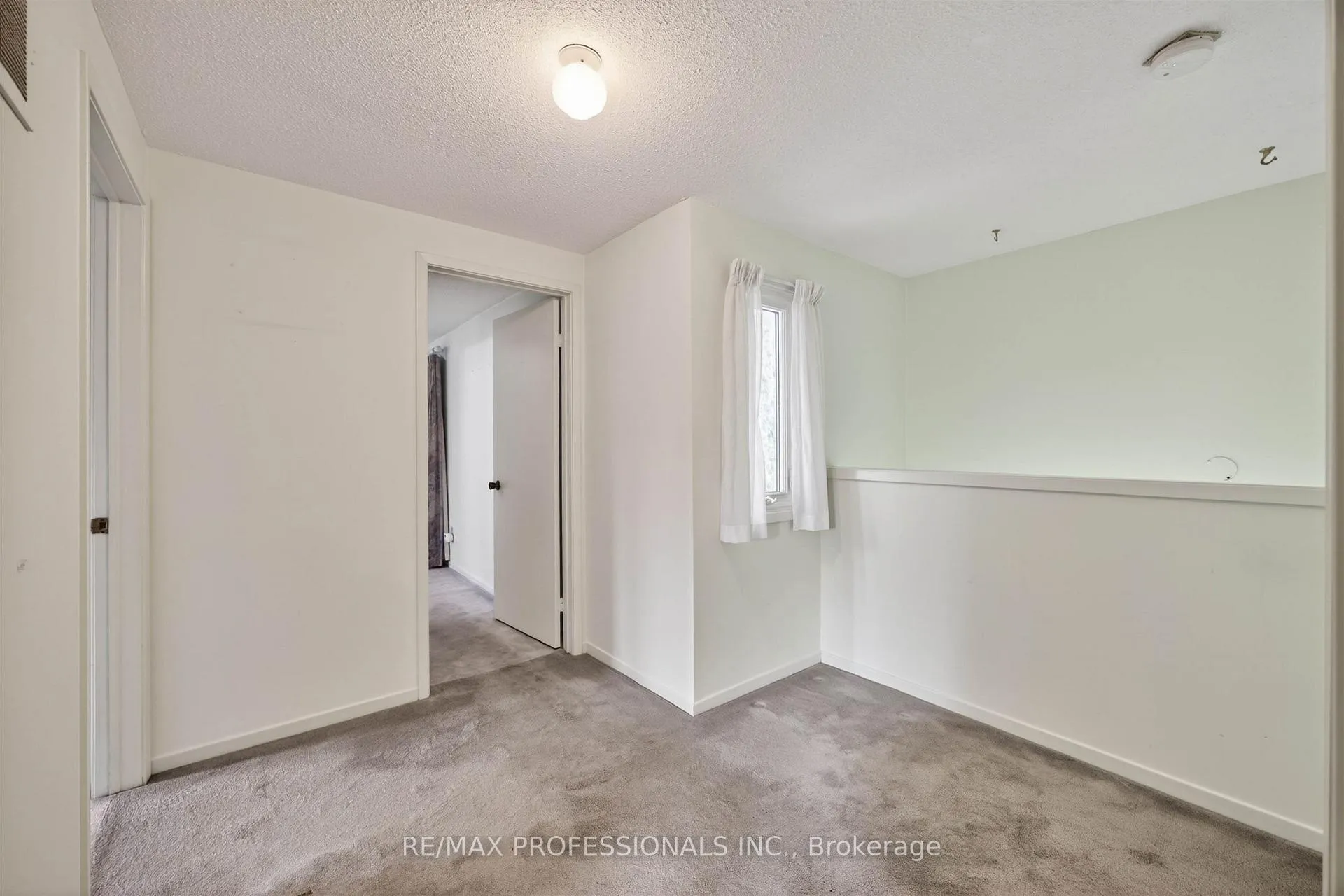 Photo 15 of 4 Bigham Crescent, Etobicoke, Eringate-Centennial-West Deane — HOMEH