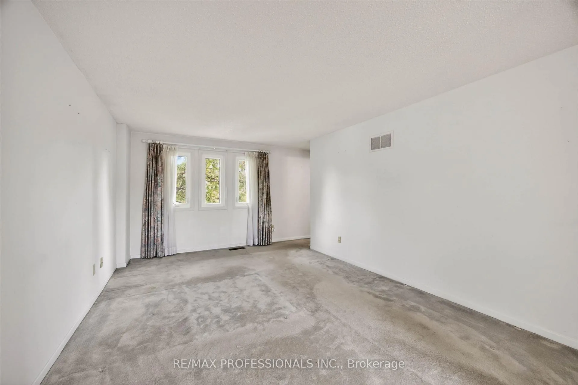 Photo 18 of 4 Bigham Crescent, Etobicoke, Eringate-Centennial-West Deane — HOMEH