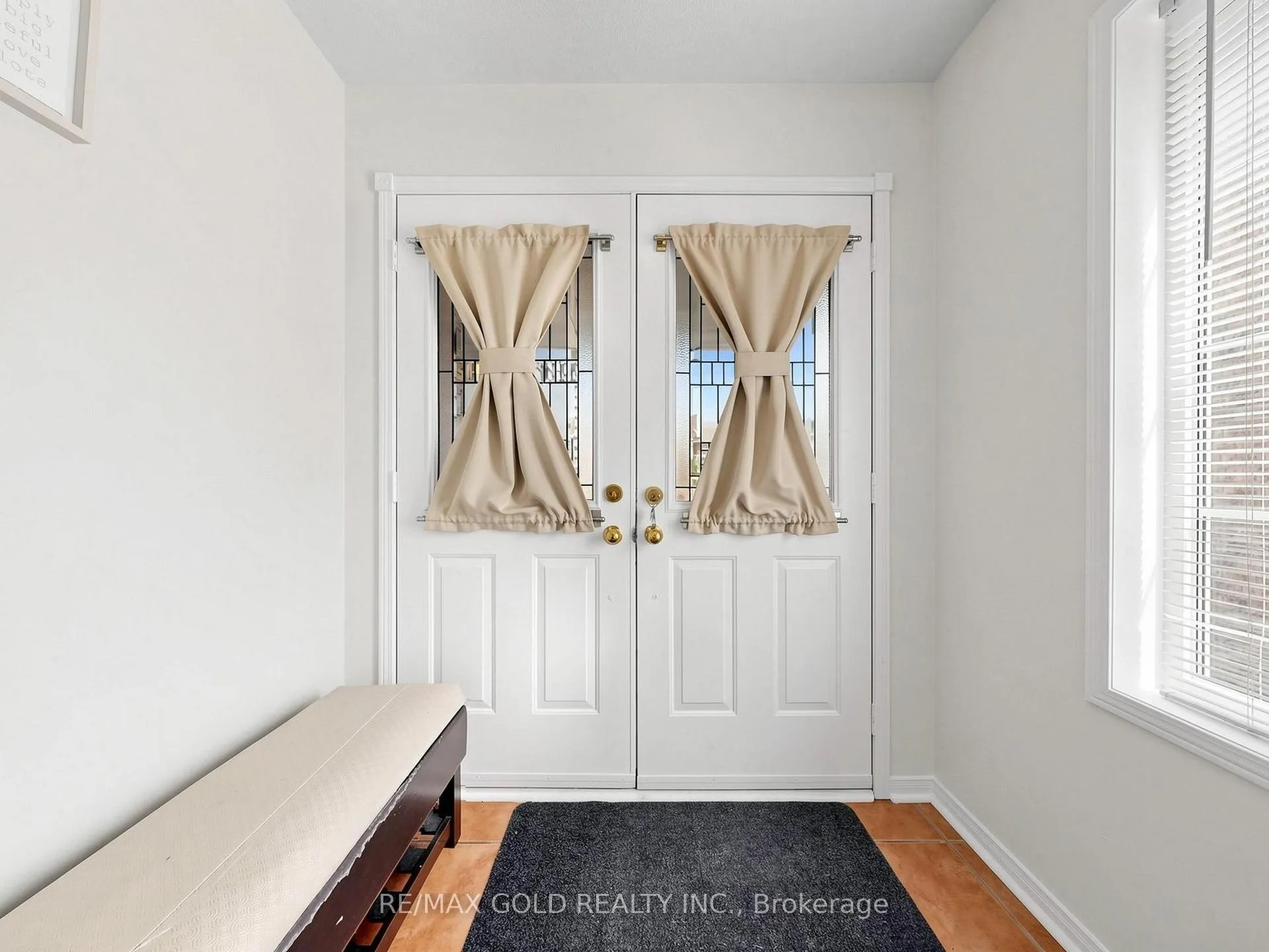 Photo 4 of 110 Tiller Trail, Brampton, Fletcher's Creek Village — HOMEH