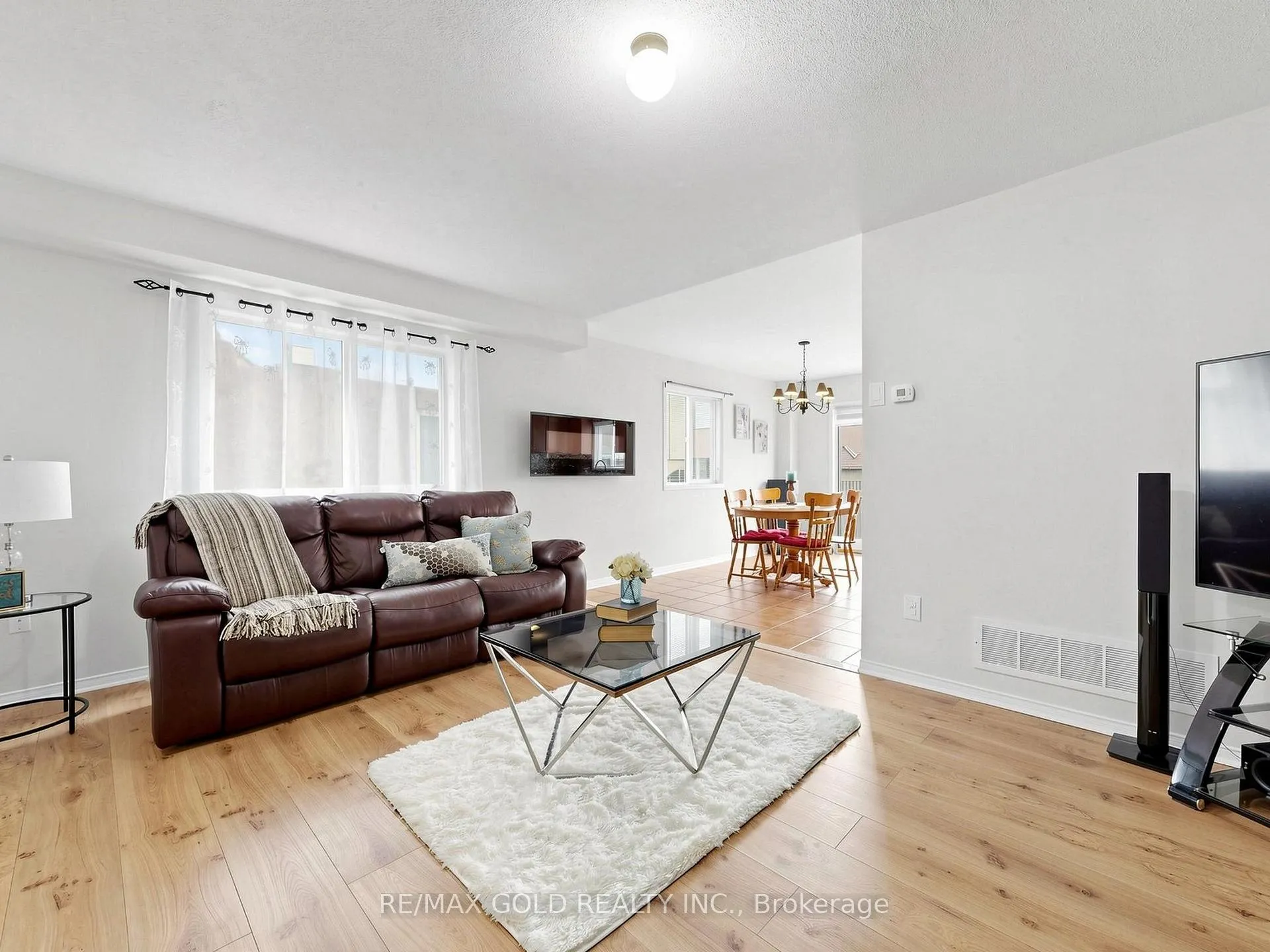 Photo 7 of 110 Tiller Trail, Brampton, Fletcher's Creek Village — HOMEH