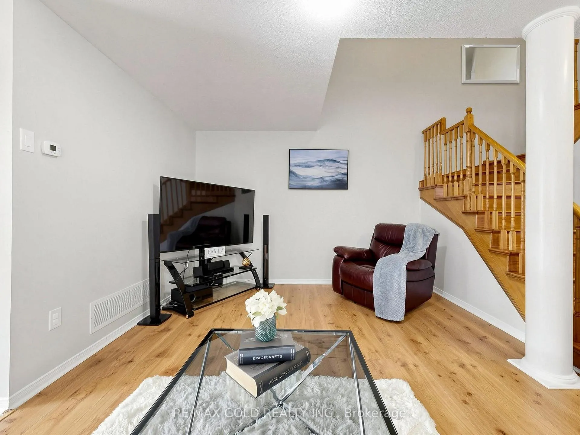 Photo 8 of 110 Tiller Trail, Brampton, Fletcher's Creek Village — HOMEH