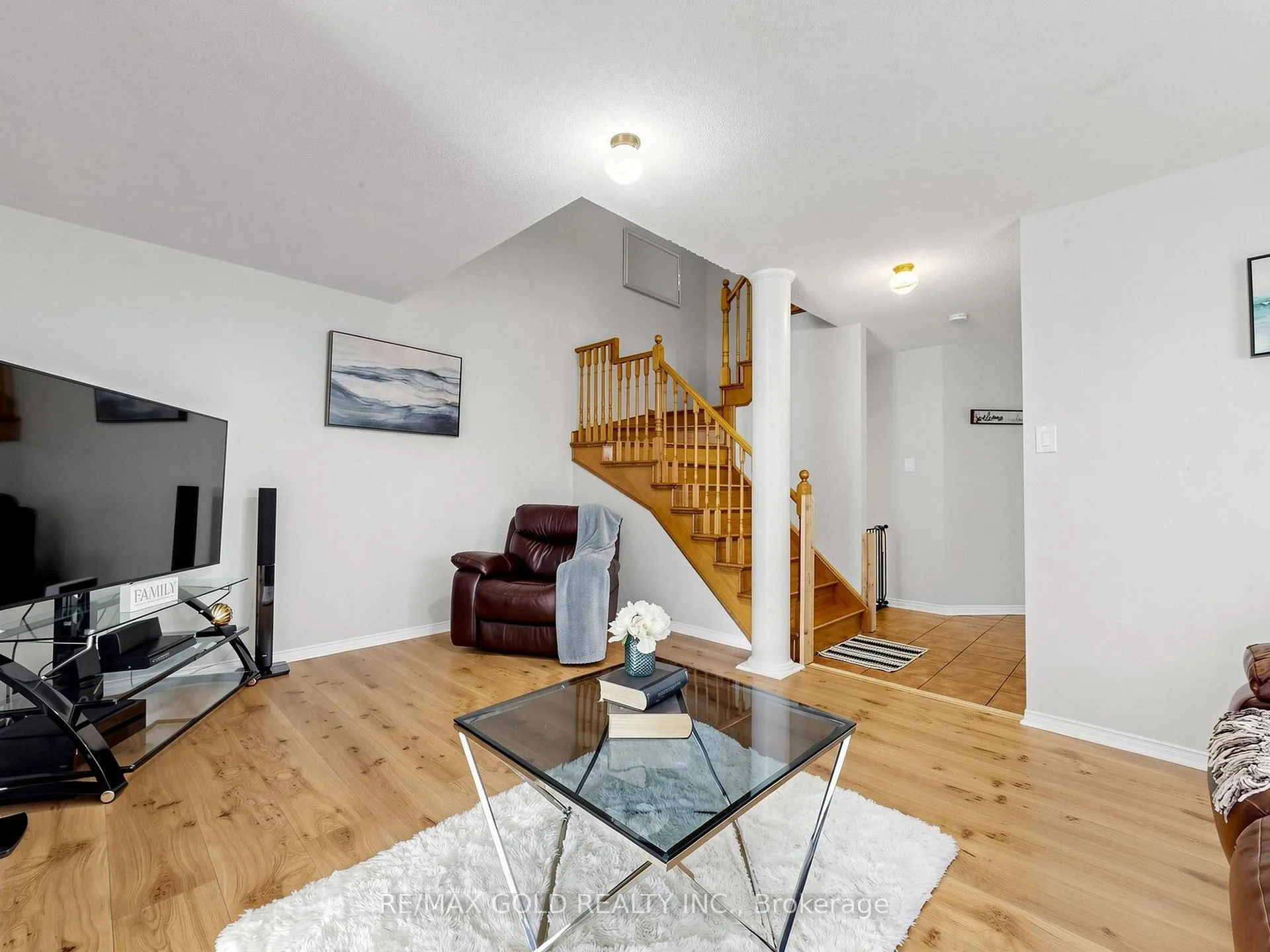 Photo 9 of 110 Tiller Trail, Brampton, Fletcher's Creek Village — HOMEH