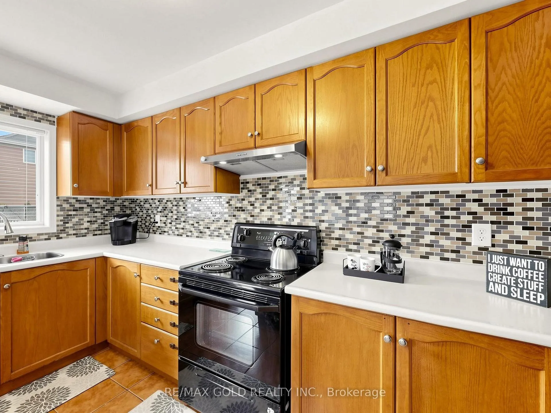 Photo 12 of 110 Tiller Trail, Brampton, Fletcher's Creek Village — HOMEH