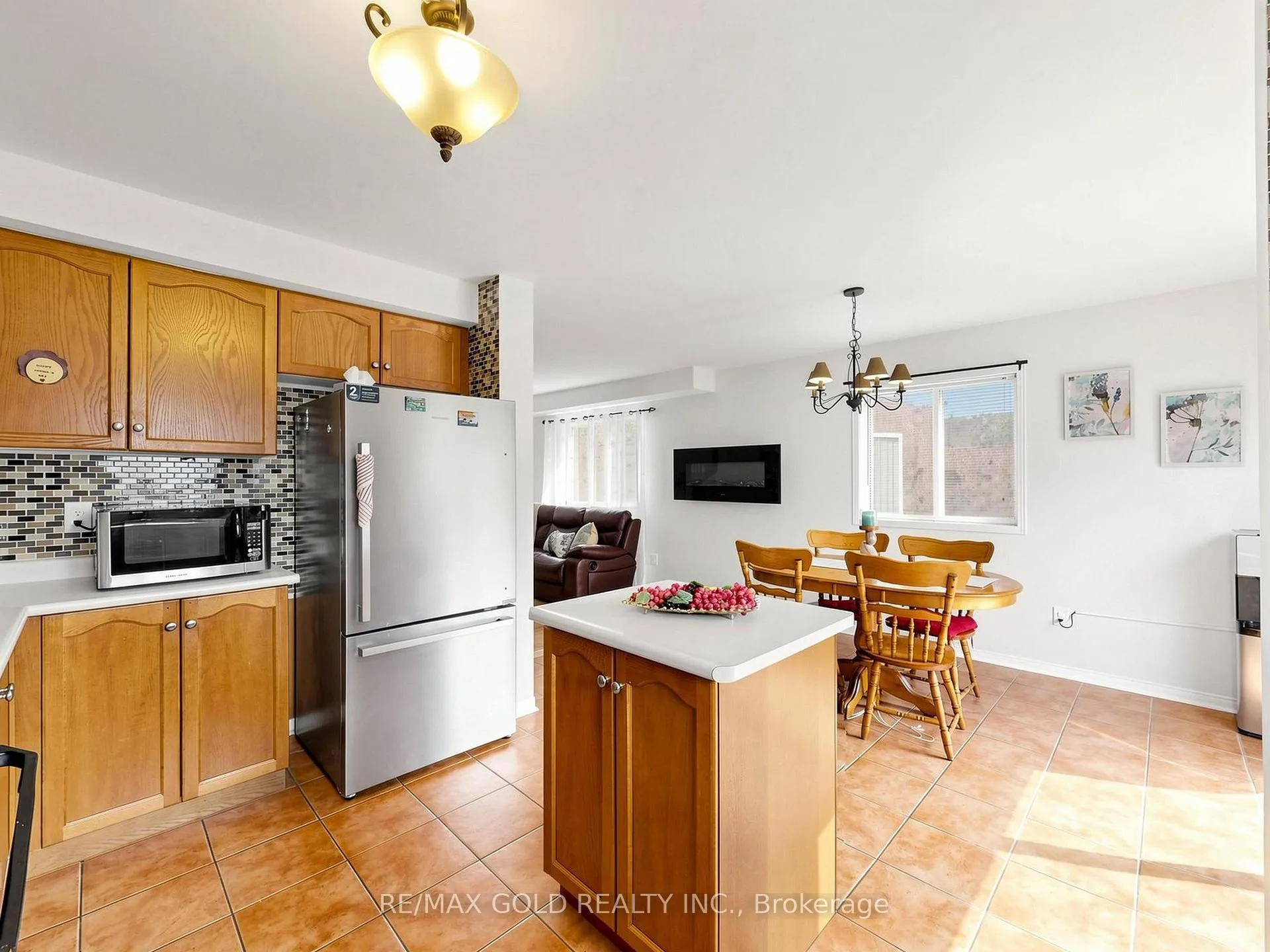 Photo 13 of 110 Tiller Trail, Brampton, Fletcher's Creek Village — HOMEH
