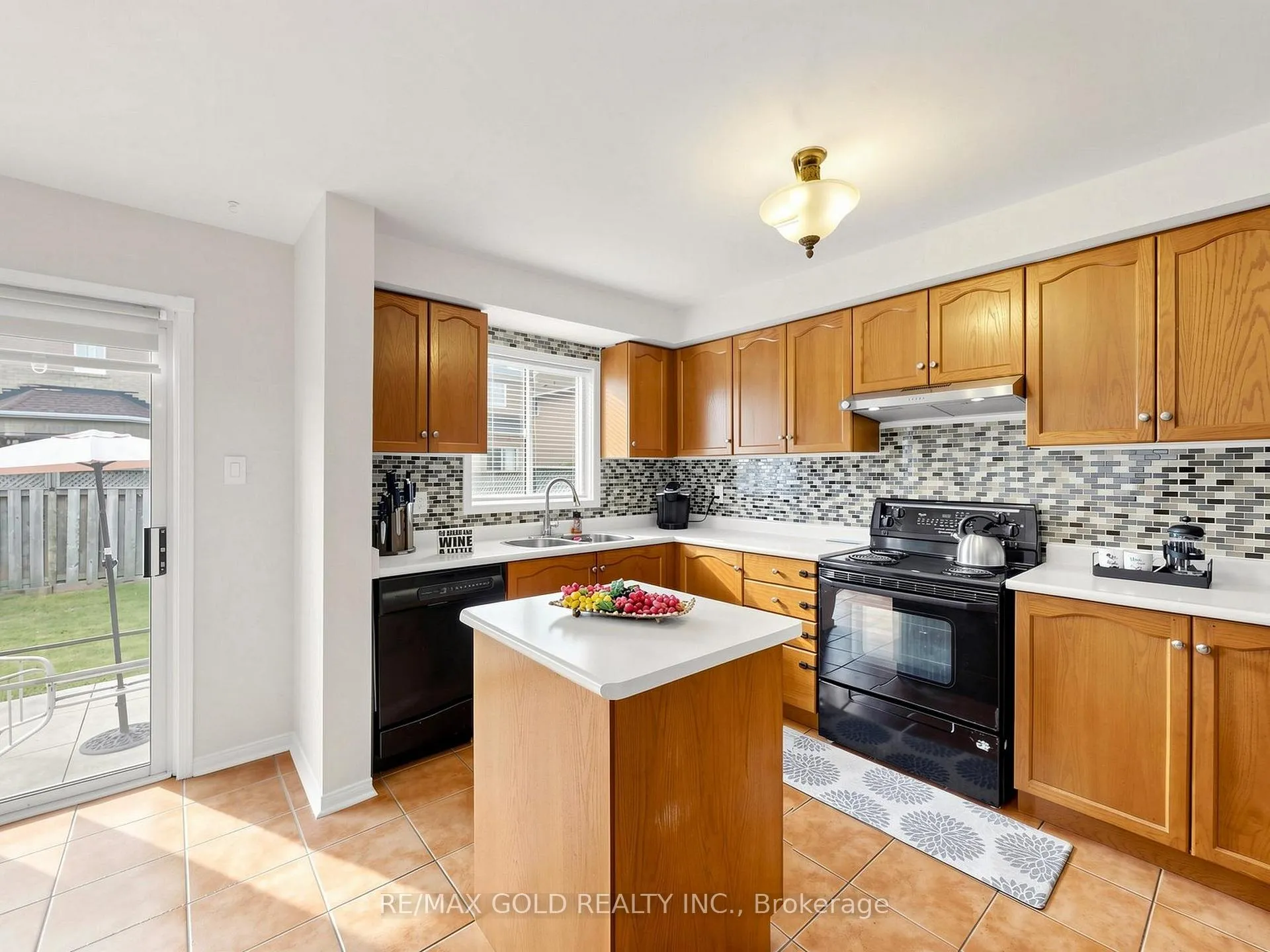 Photo 14 of 110 Tiller Trail, Brampton, Fletcher's Creek Village — HOMEH