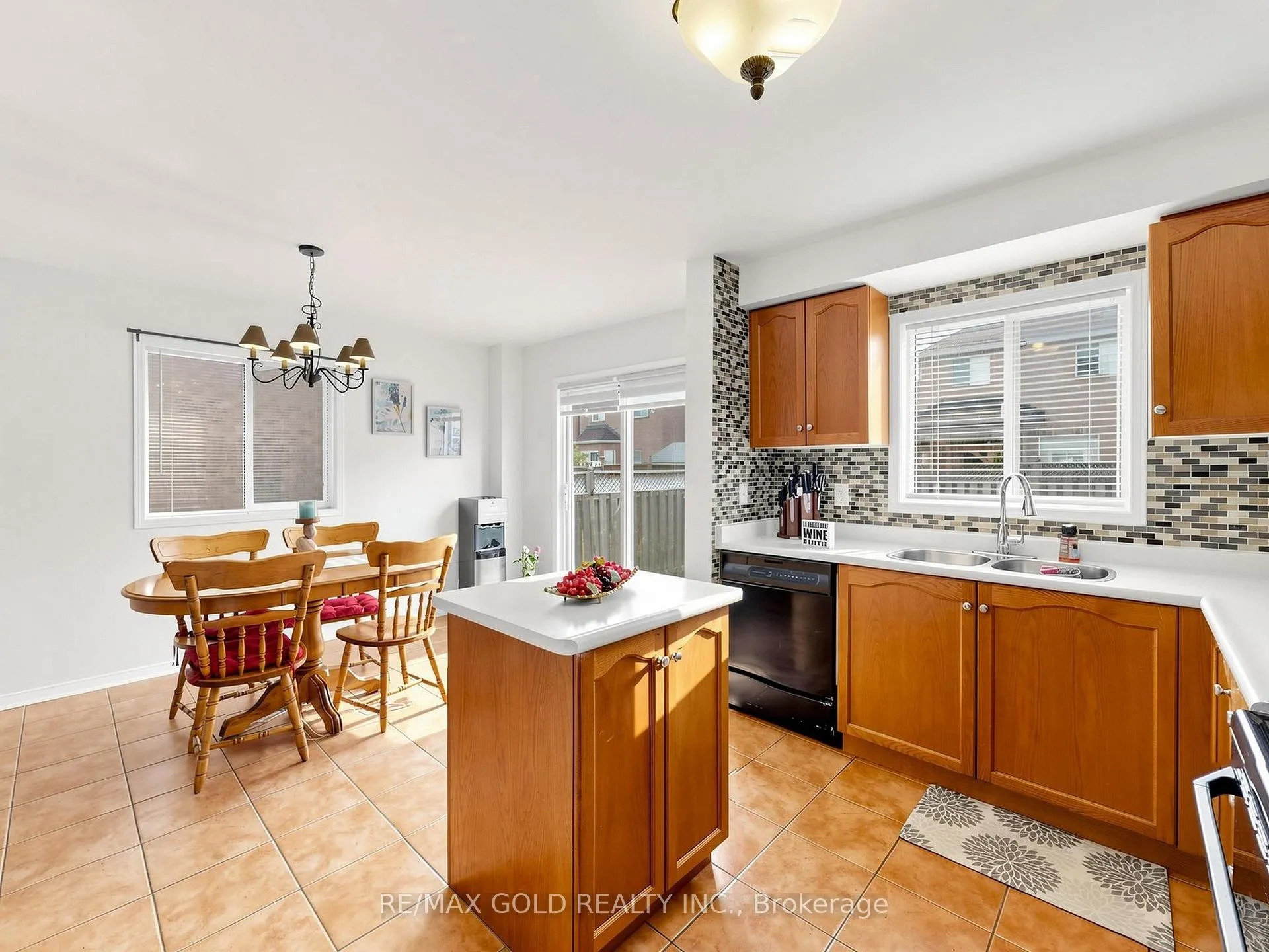 Photo 15 of 110 Tiller Trail, Brampton, Fletcher's Creek Village — HOMEH