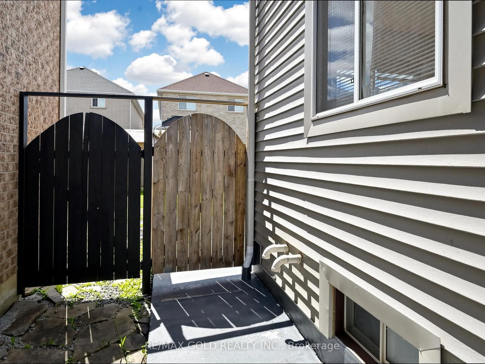 Photo 41 of 110 Tiller Trail, Brampton, Fletcher's Creek Village — HOMEH