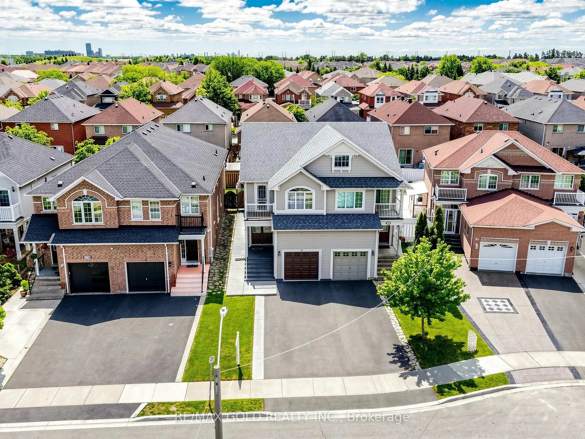 Photo 44 of 110 Tiller Trail, Brampton, Fletcher's Creek Village — HOMEH