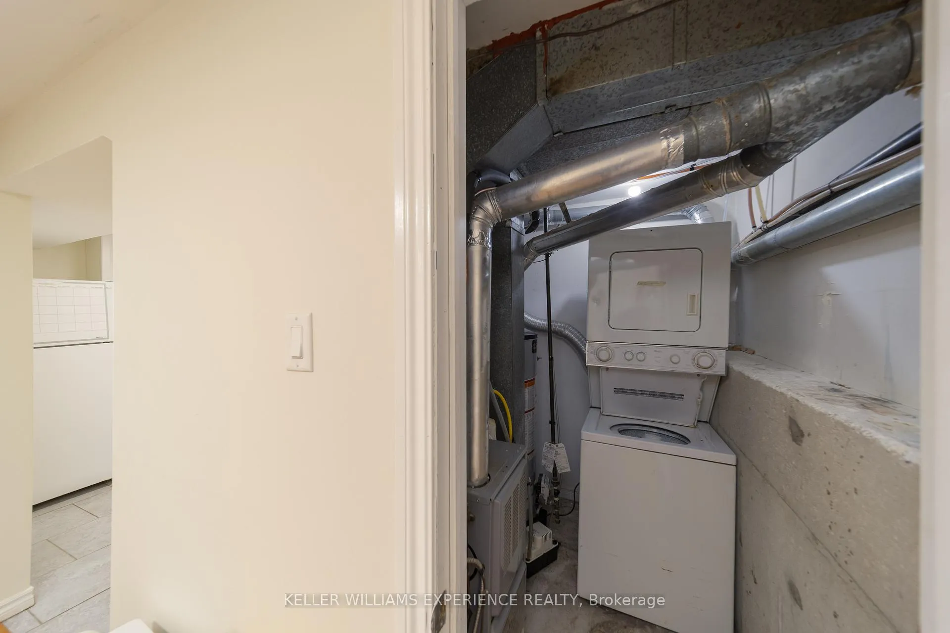 Photo 12 of Unit Lower Lvl, 98 Cundles Road E, Barrie, Cundles East — HOMEH