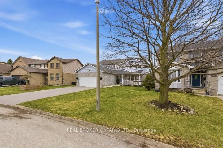 Photo 6 of 107 Rose Bridge Crescent, Cambridge — HOMEH