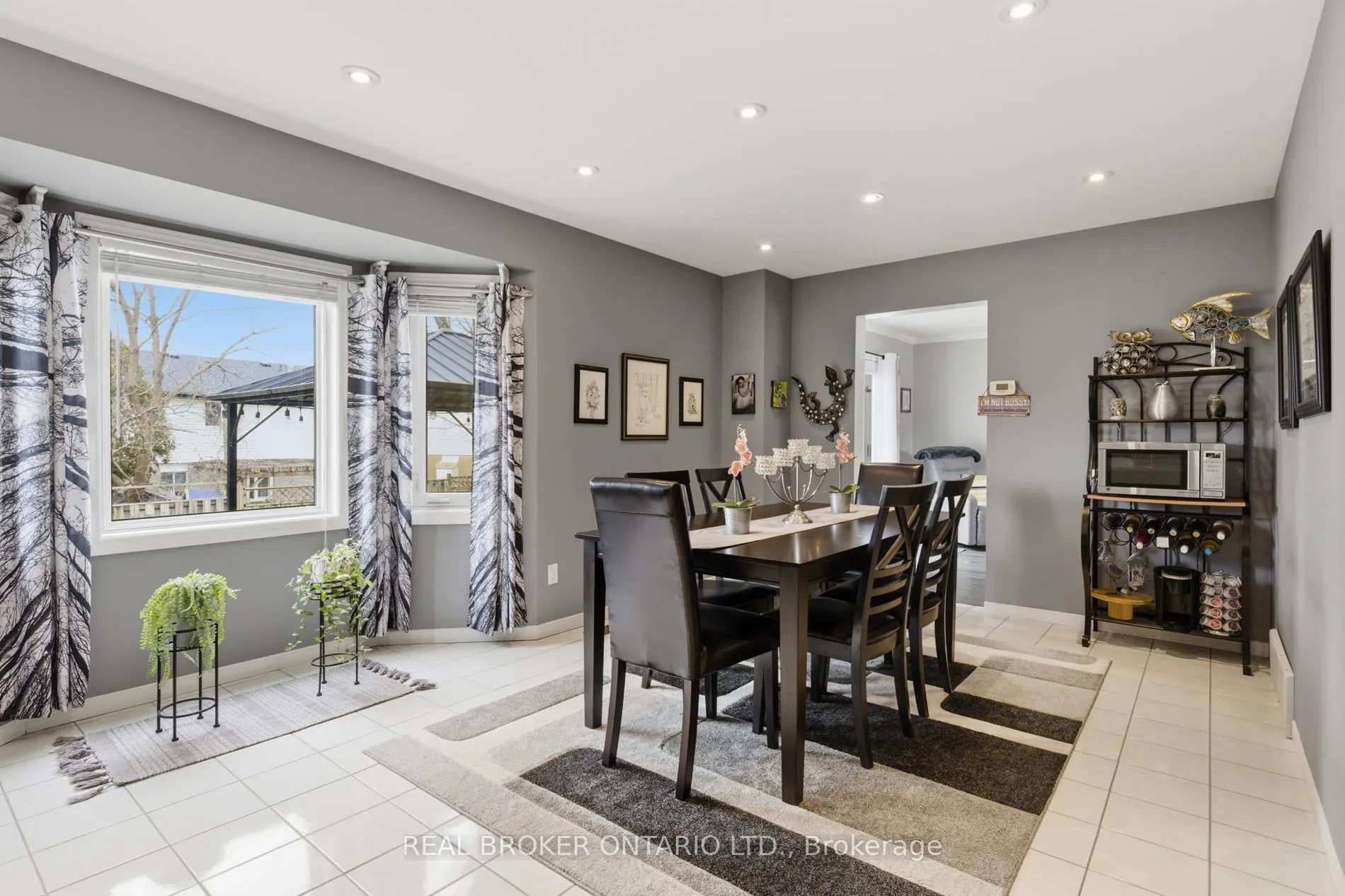 Photo 16 of 107 Rose Bridge Crescent, Cambridge — HOMEH