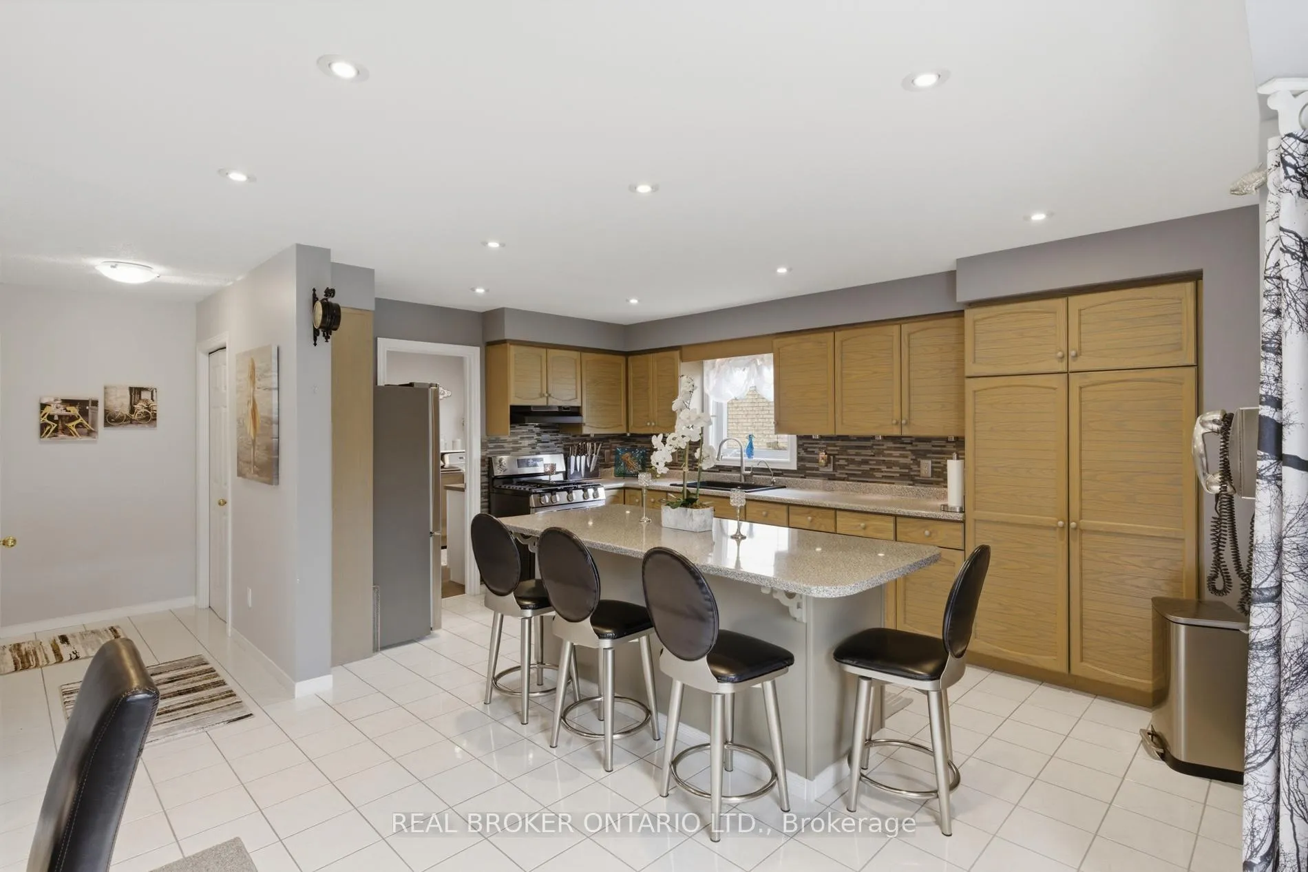 Photo 17 of 107 Rose Bridge Crescent, Cambridge — HOMEH