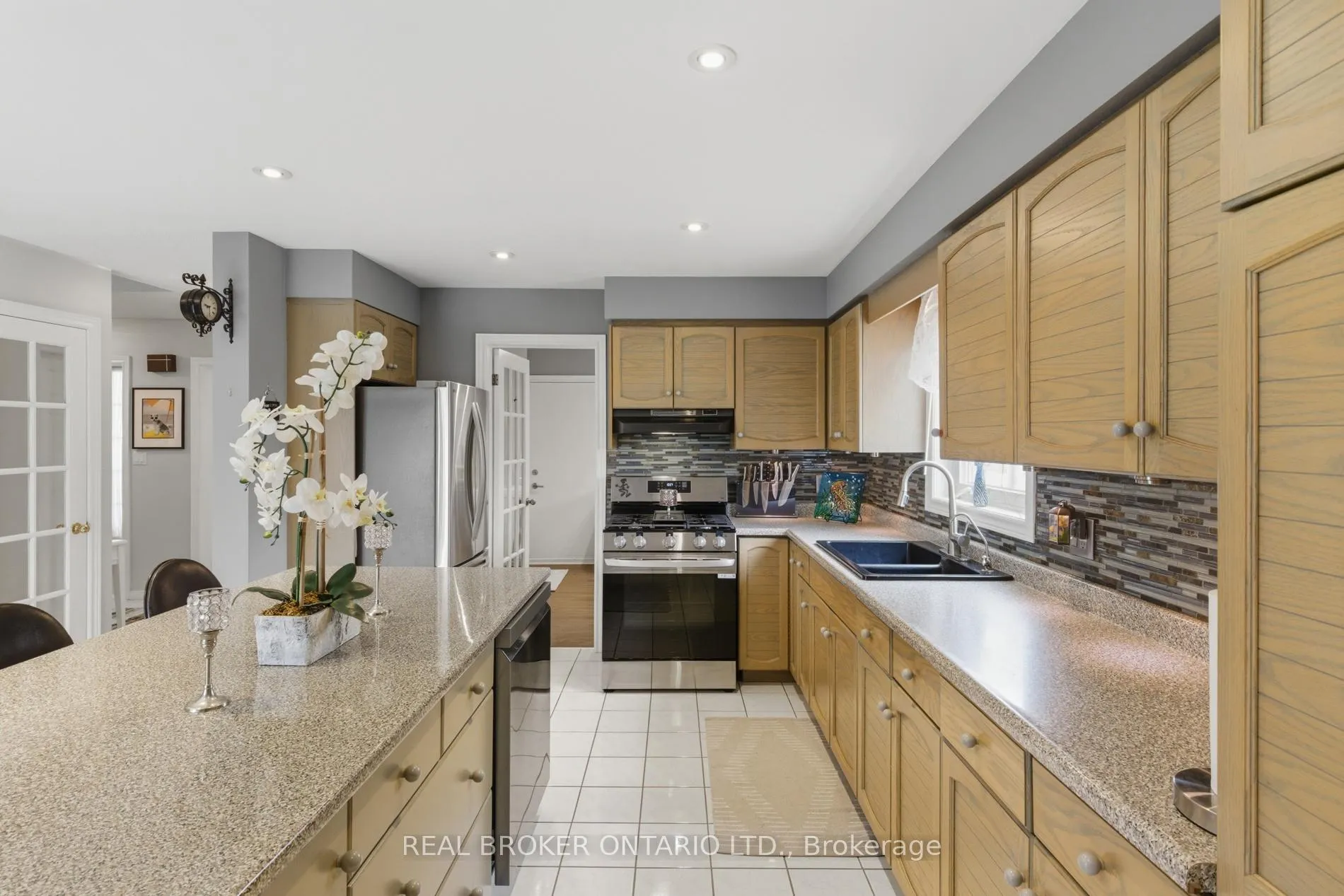 Photo 18 of 107 Rose Bridge Crescent, Cambridge — HOMEH