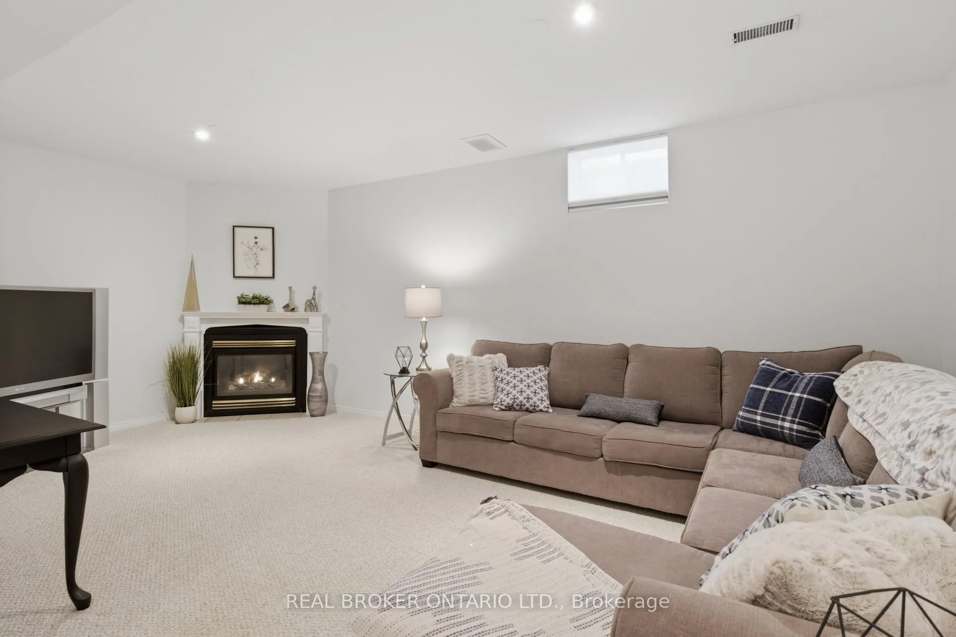 Photo 36 of 107 Rose Bridge Crescent, Cambridge — HOMEH