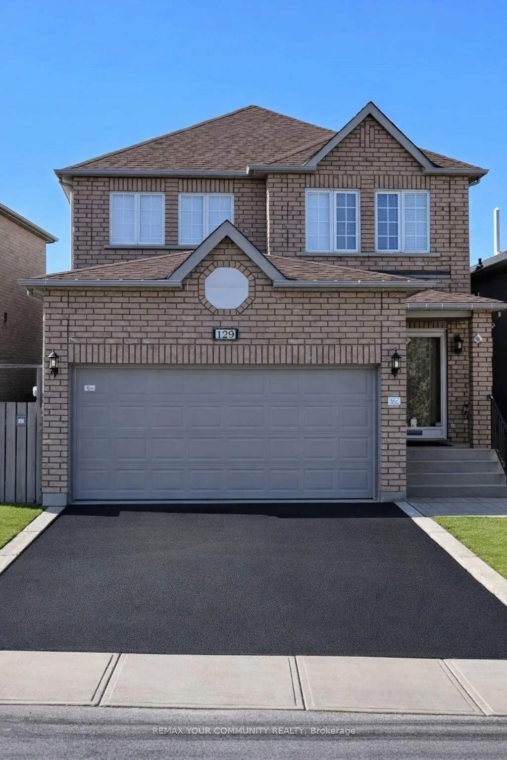 Front of 129 Colombo Crescent