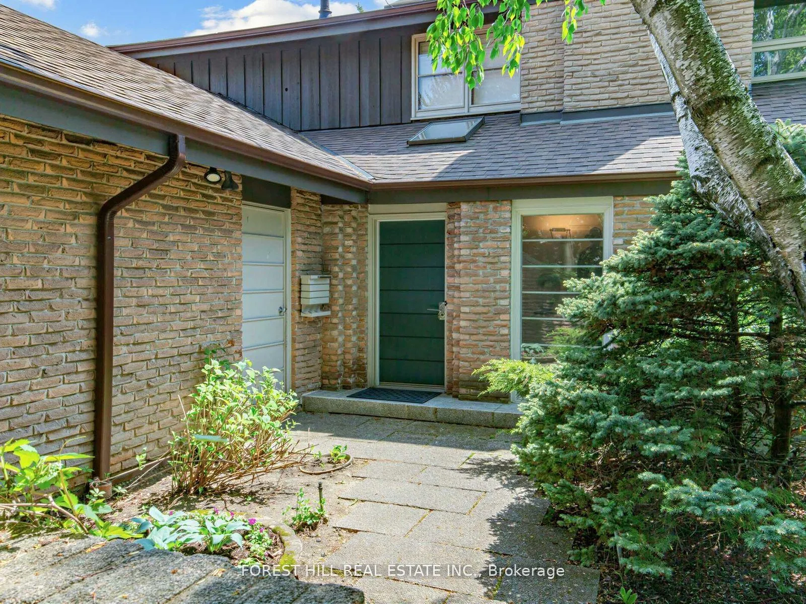 Photo 2 of 43 Beaverhall Drive, North York, St. Andrew-Windfields — HOMEH