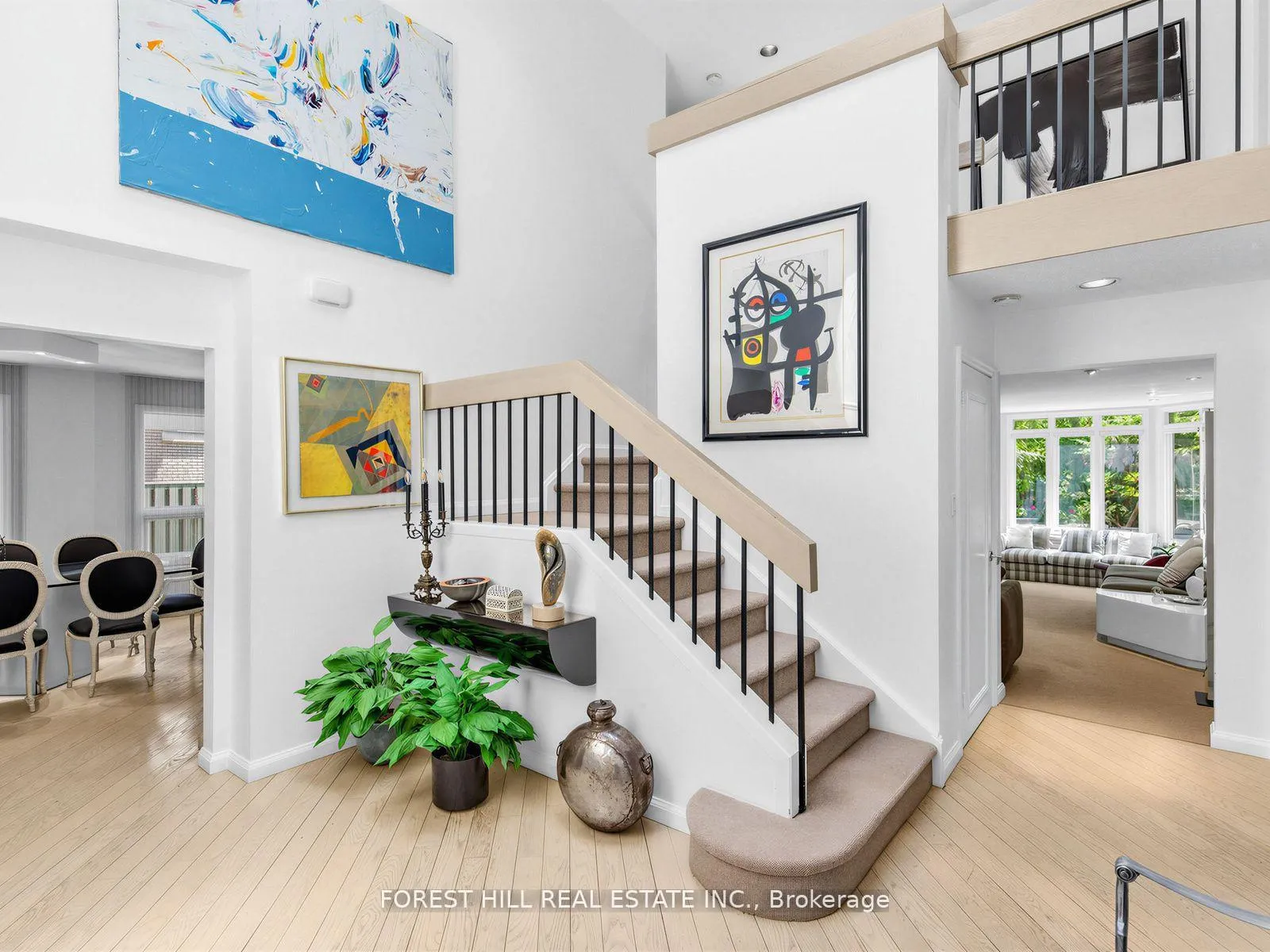 Photo 3 of 43 Beaverhall Drive, North York, St. Andrew-Windfields — HOMEH