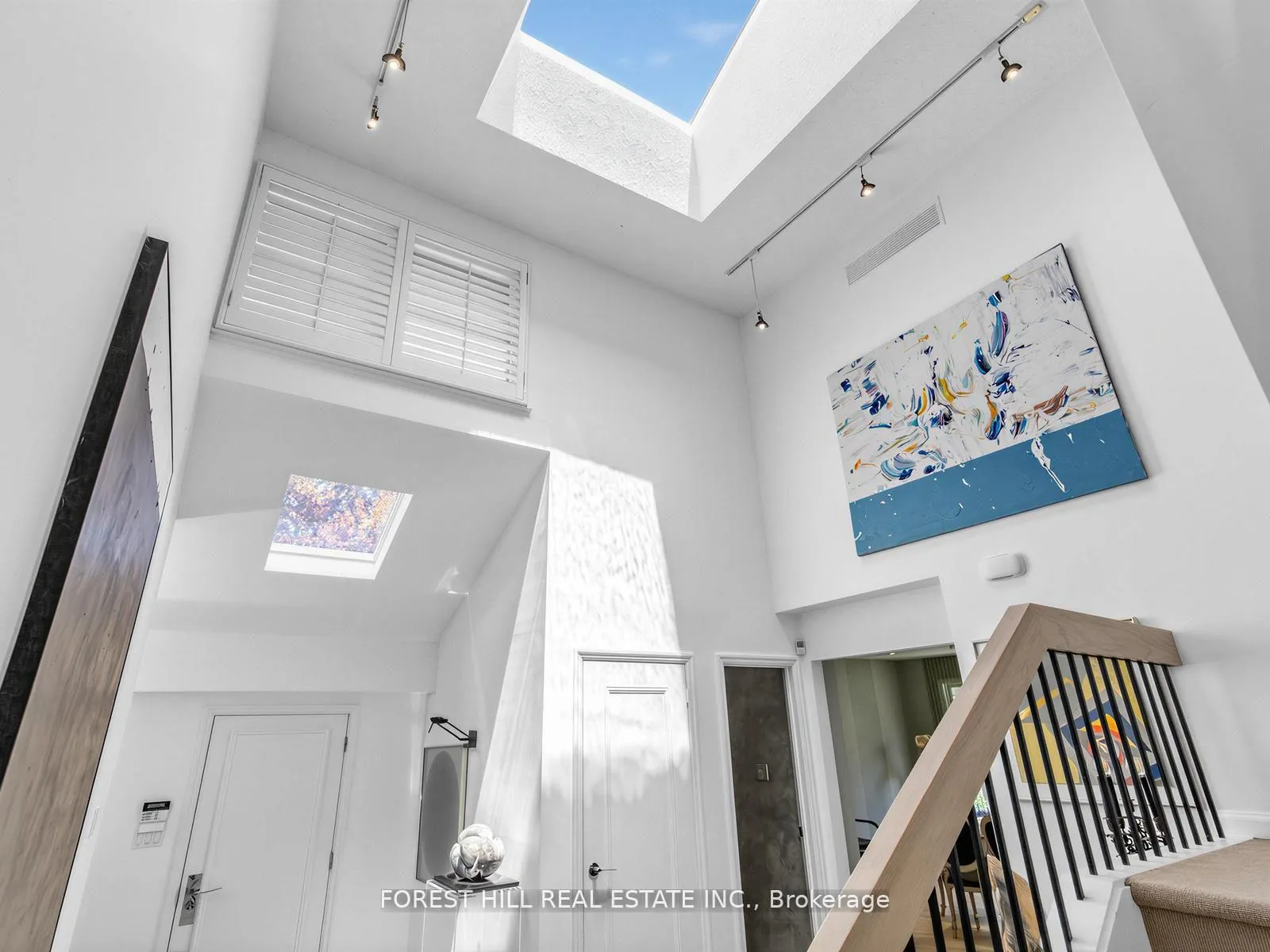 Photo 4 of 43 Beaverhall Drive, North York, St. Andrew-Windfields — HOMEH