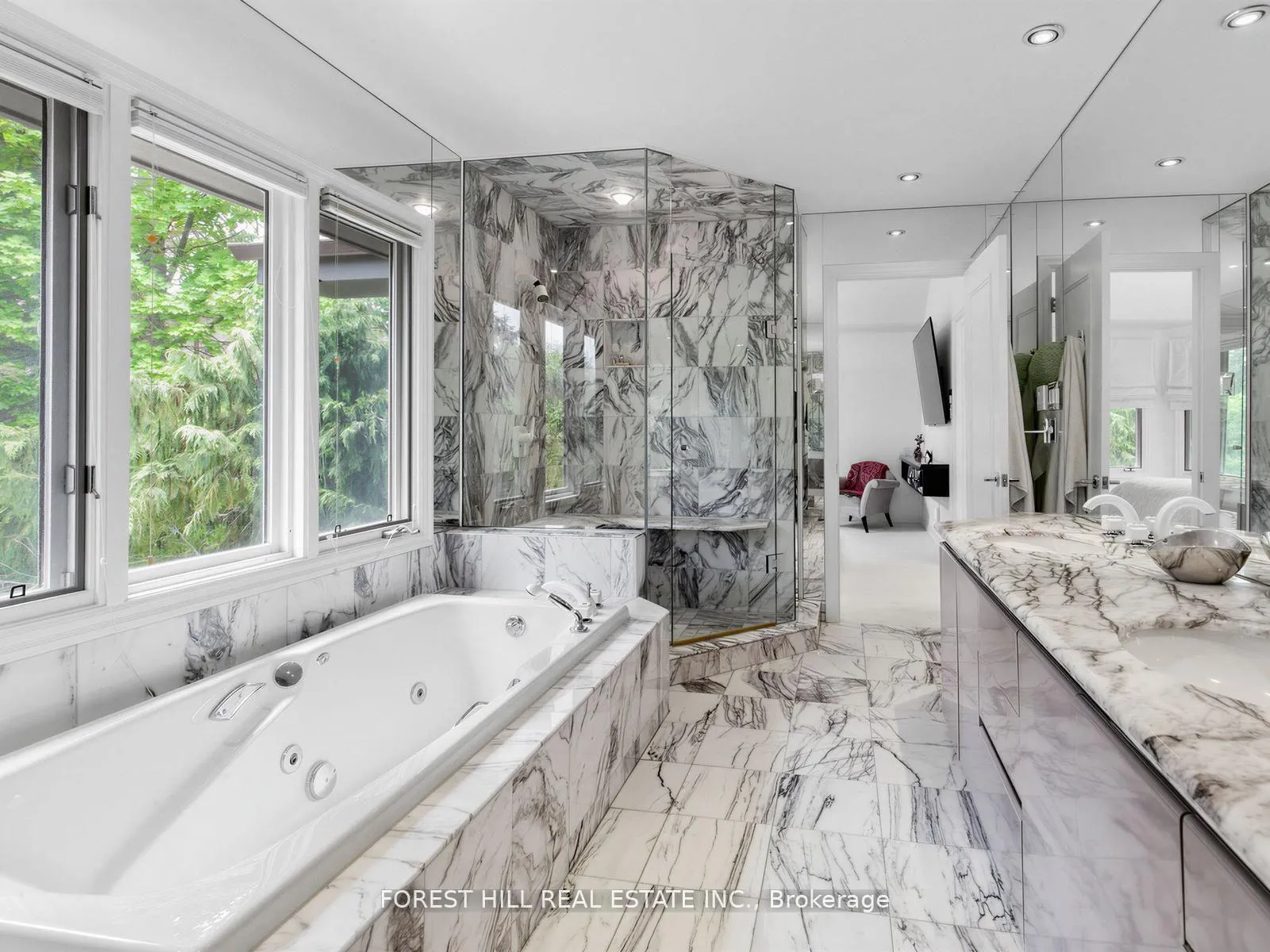 Photo 25 of 43 Beaverhall Drive, North York, St. Andrew-Windfields — HOMEH