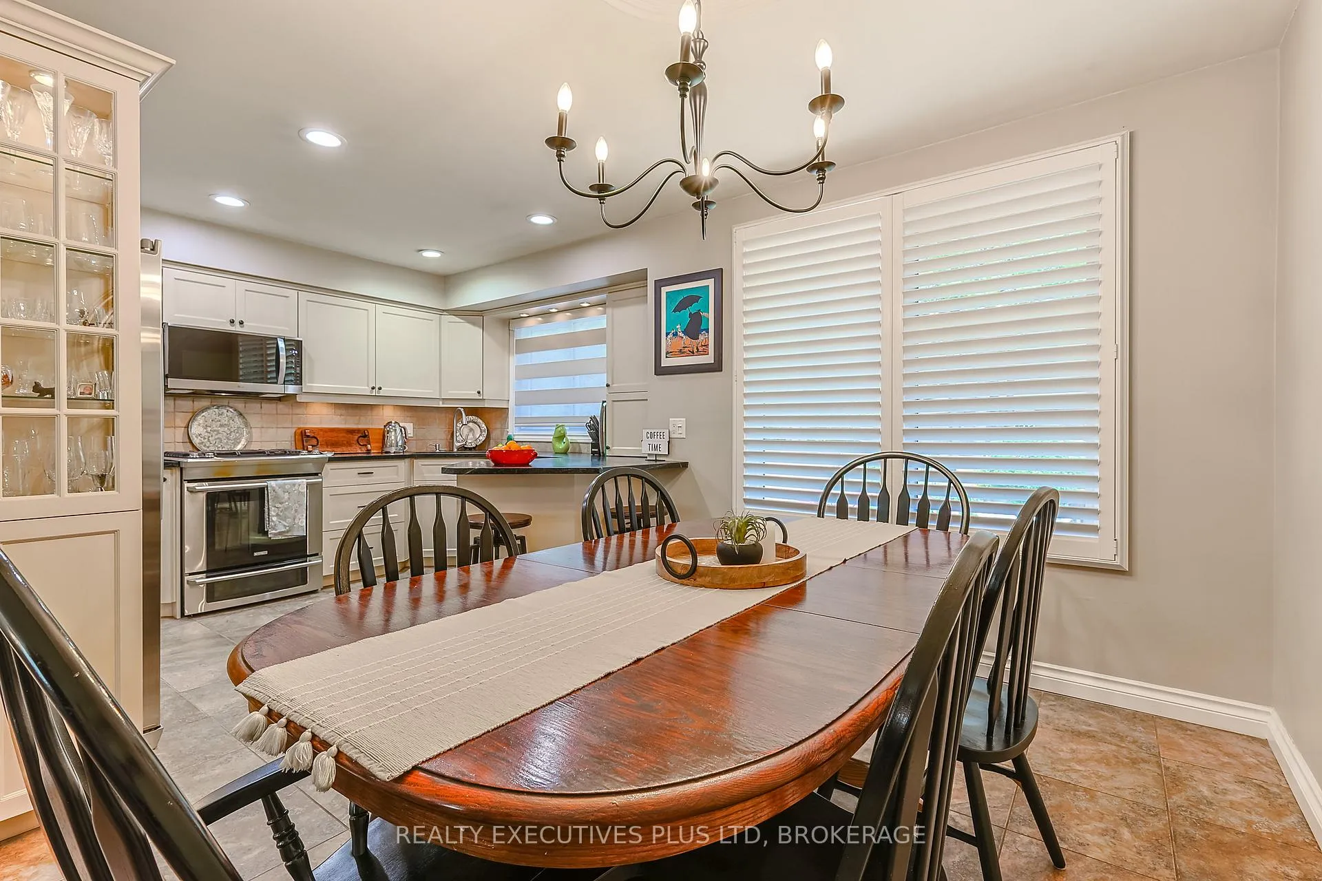 Photo 10 of 2560 Lepp Avenue, Niagara Falls, Stamford — HOMEH