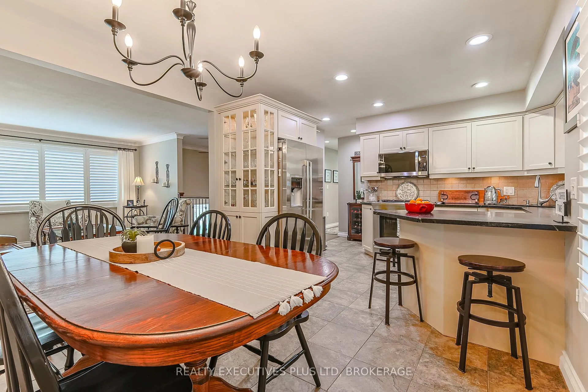 Photo 11 of 2560 Lepp Avenue, Niagara Falls, Stamford — HOMEH