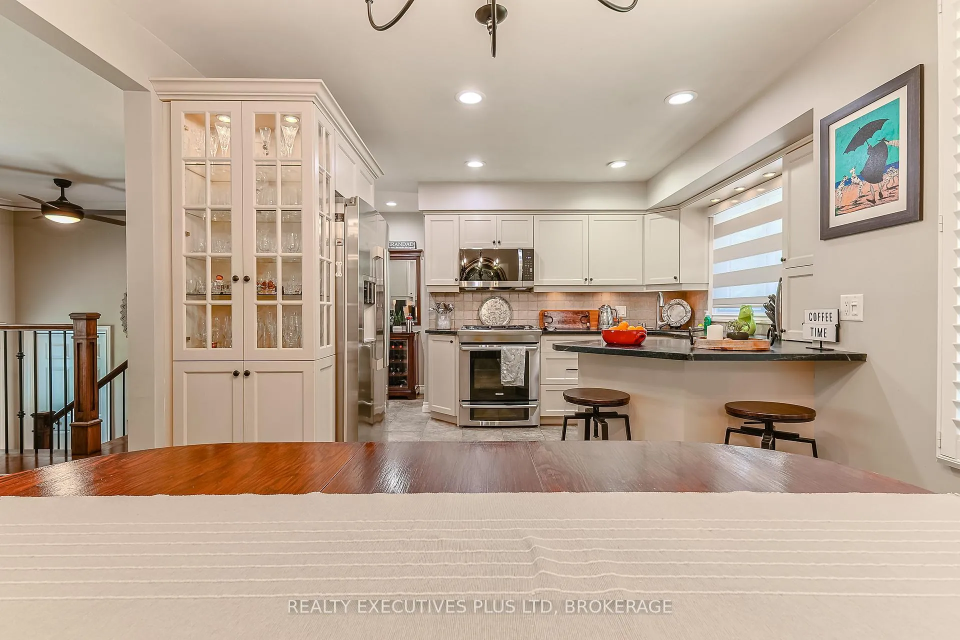 Photo 12 of 2560 Lepp Avenue, Niagara Falls, Stamford — HOMEH