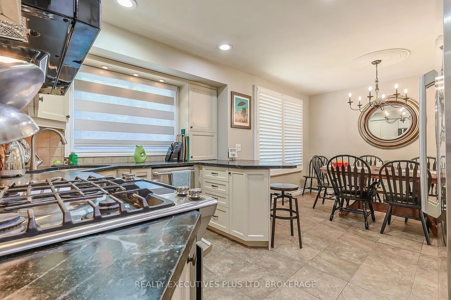 Photo 14 of 2560 Lepp Avenue, Niagara Falls, Stamford — HOMEH