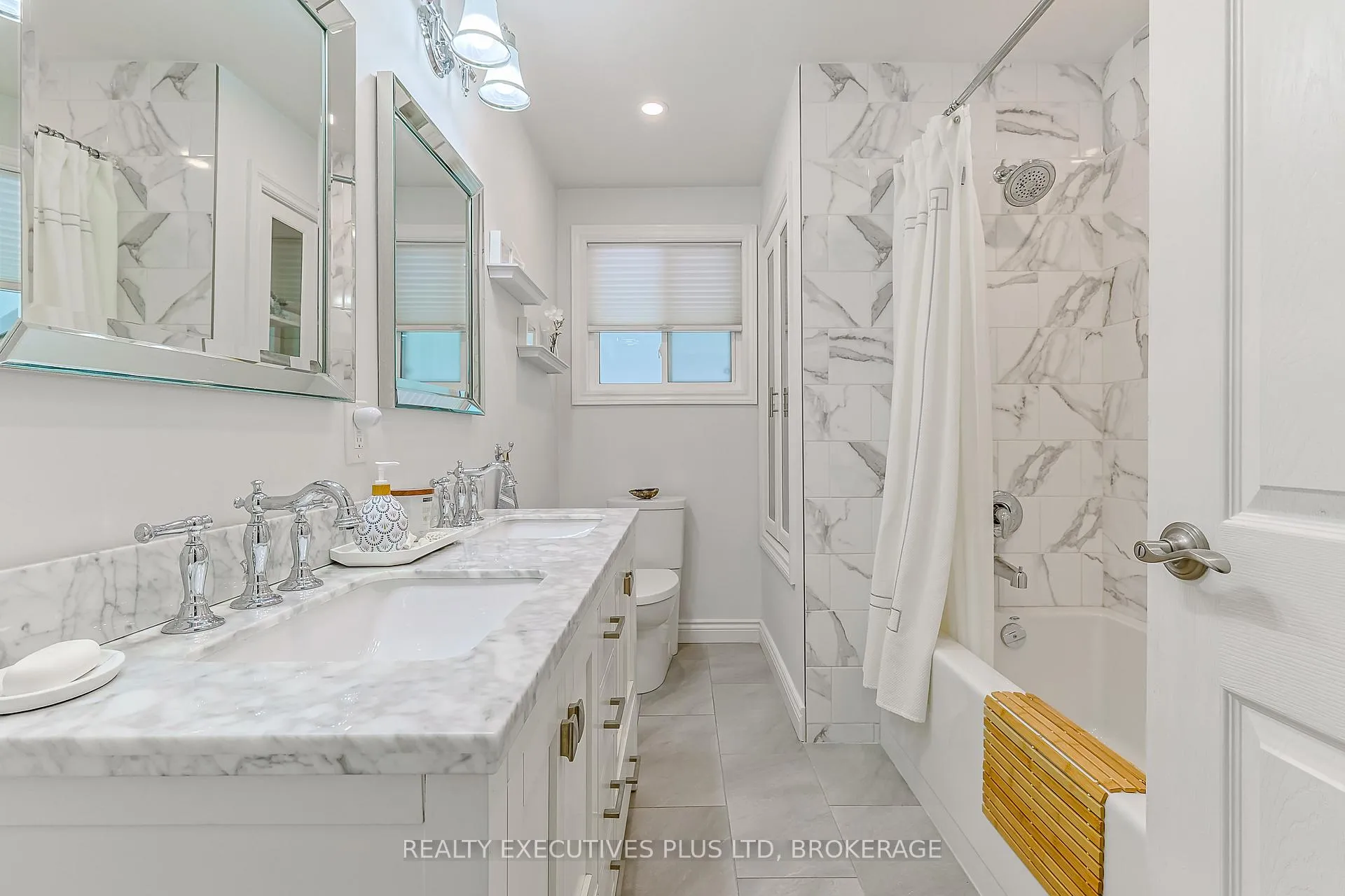 Photo 15 of 2560 Lepp Avenue, Niagara Falls, Stamford — HOMEH