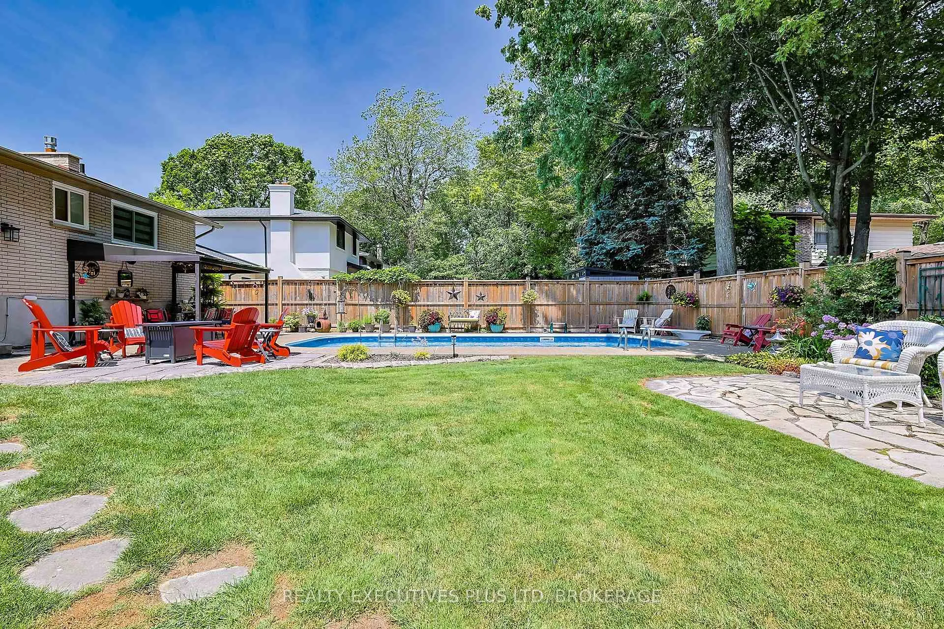 Photo 35 of 2560 Lepp Avenue, Niagara Falls, Stamford — HOMEH