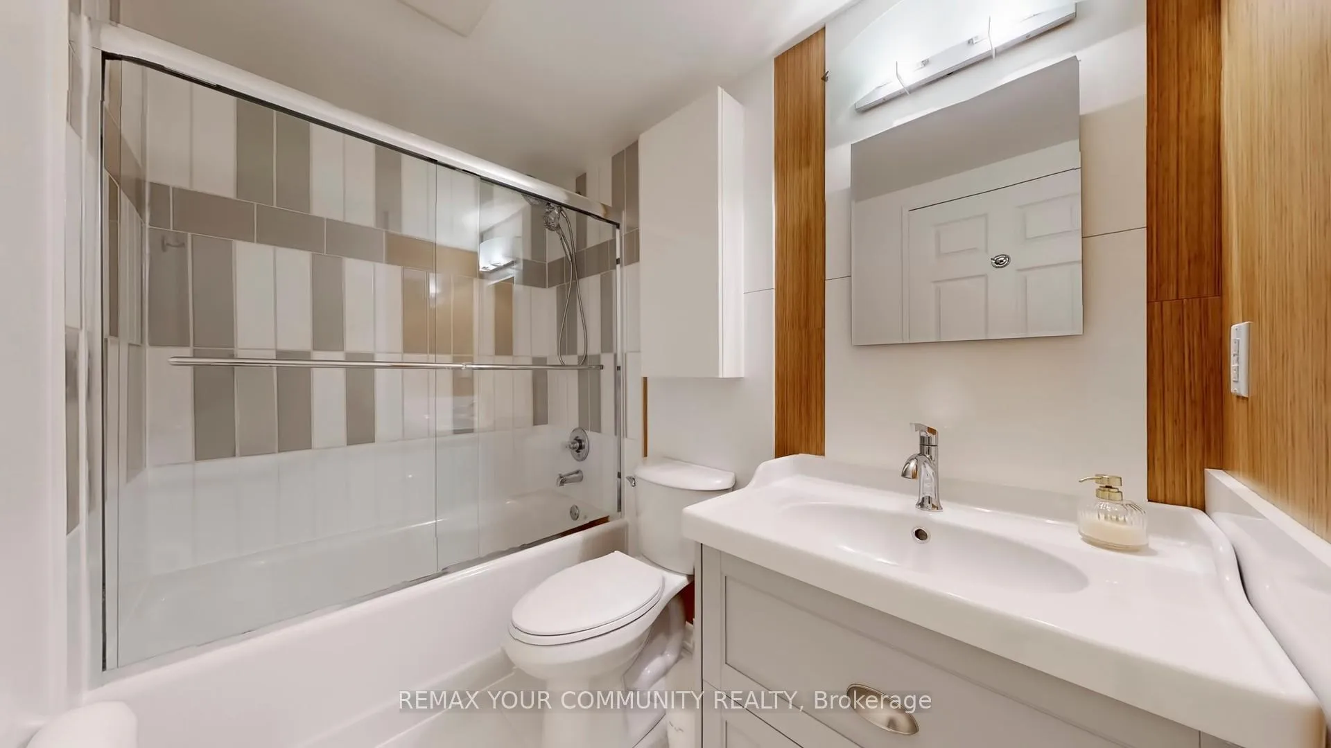 Photo 11 of Unit 111, 7398 Yonge Street, Vaughan, Crestwood-Springfarm-Yorkhill — HOMEH