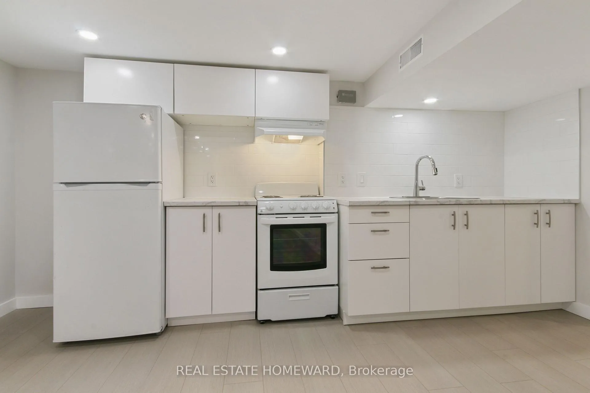 Photo 4 of Unit Lower, 486 Delaware Avenue, Toronto, Dovercourt-Wallace Emerson-Junction — HOMEH