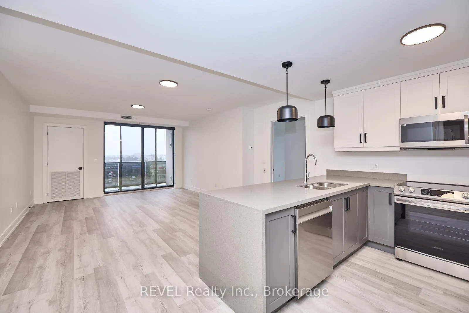 Photo 3 of Unit 503, 300B Fourth Avenue, St. Catharines, Ridley — HOMEH