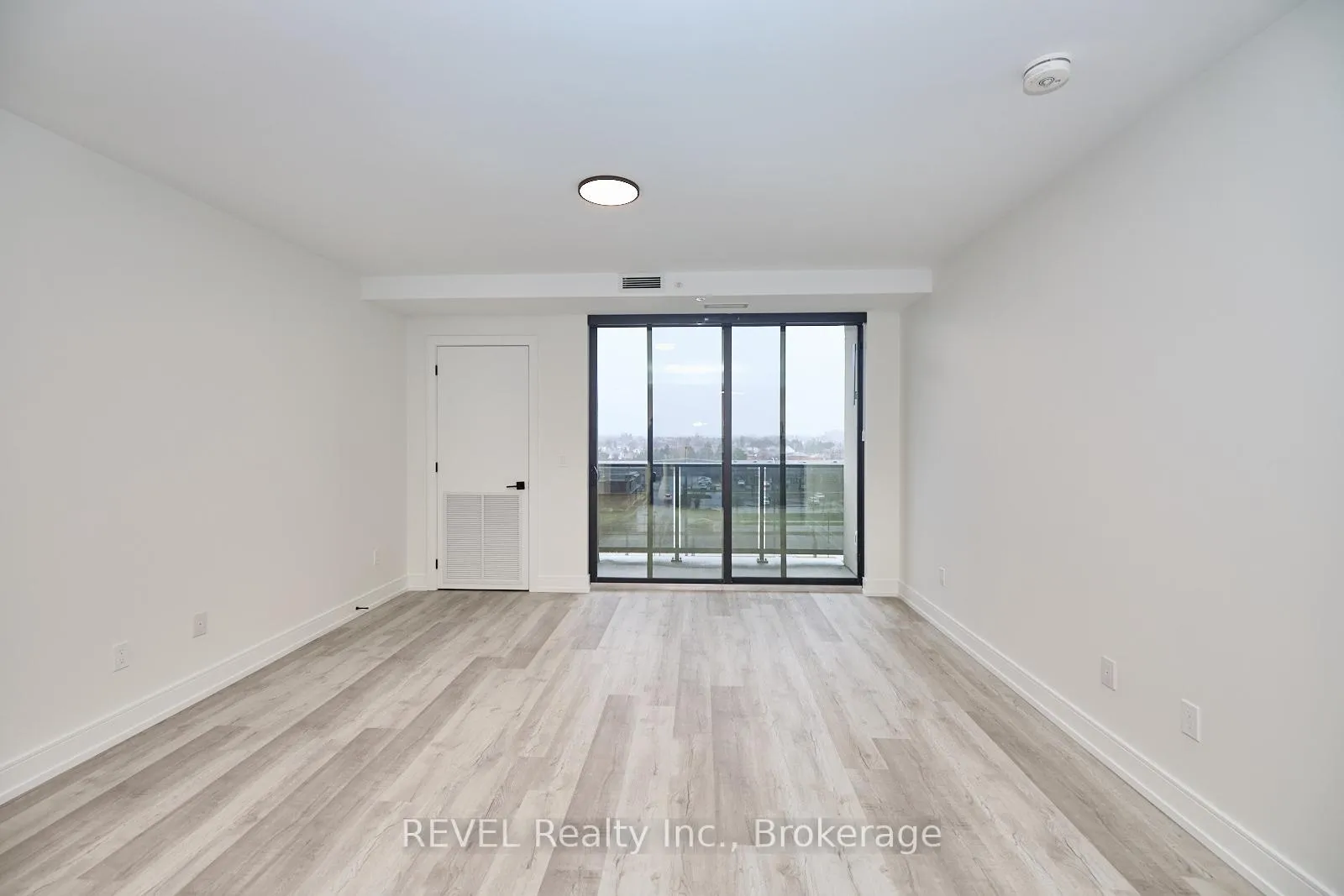 Photo 4 of Unit 503, 300B Fourth Avenue, St. Catharines, Ridley — HOMEH