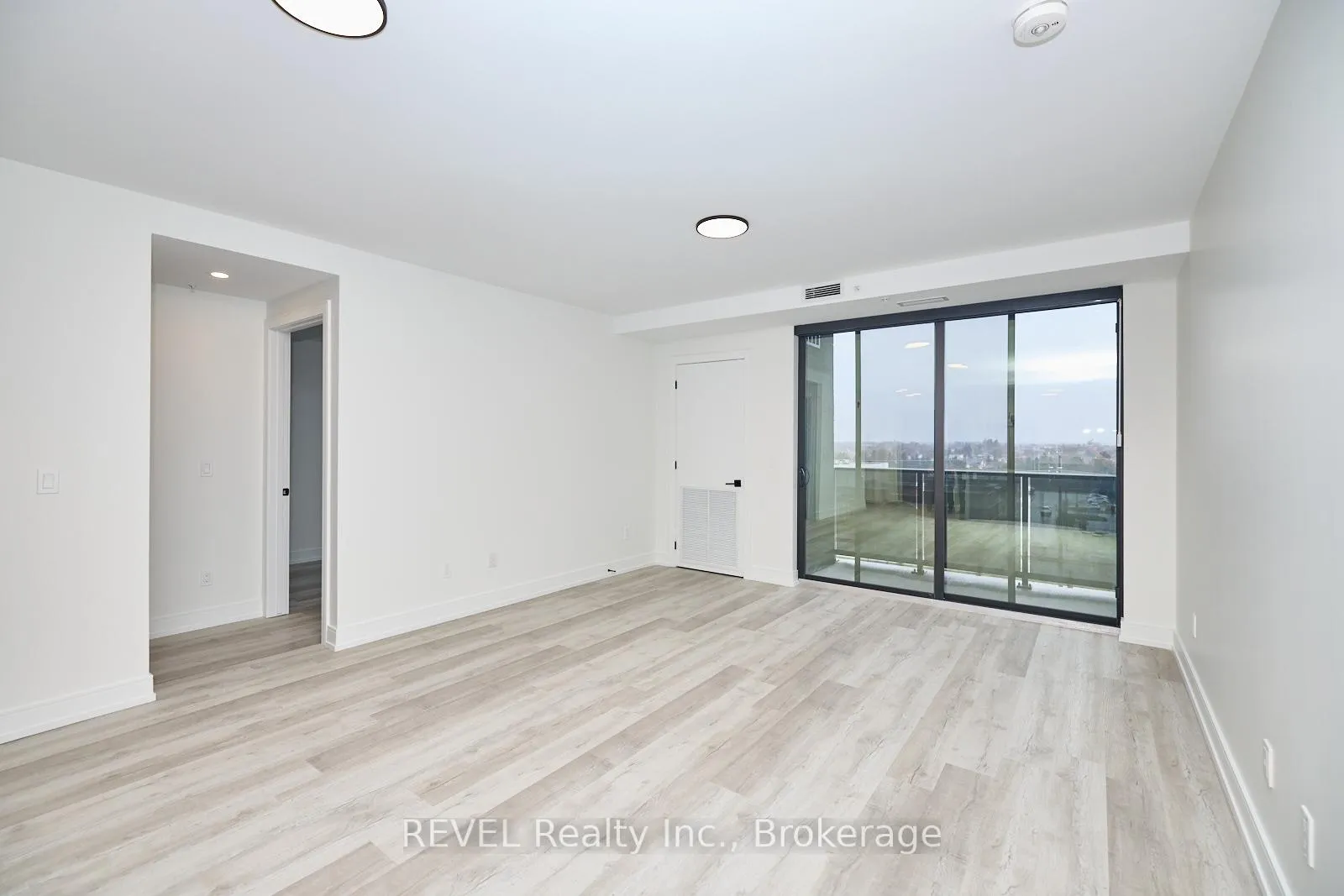 Photo 5 of Unit 503, 300B Fourth Avenue, St. Catharines, Ridley — HOMEH